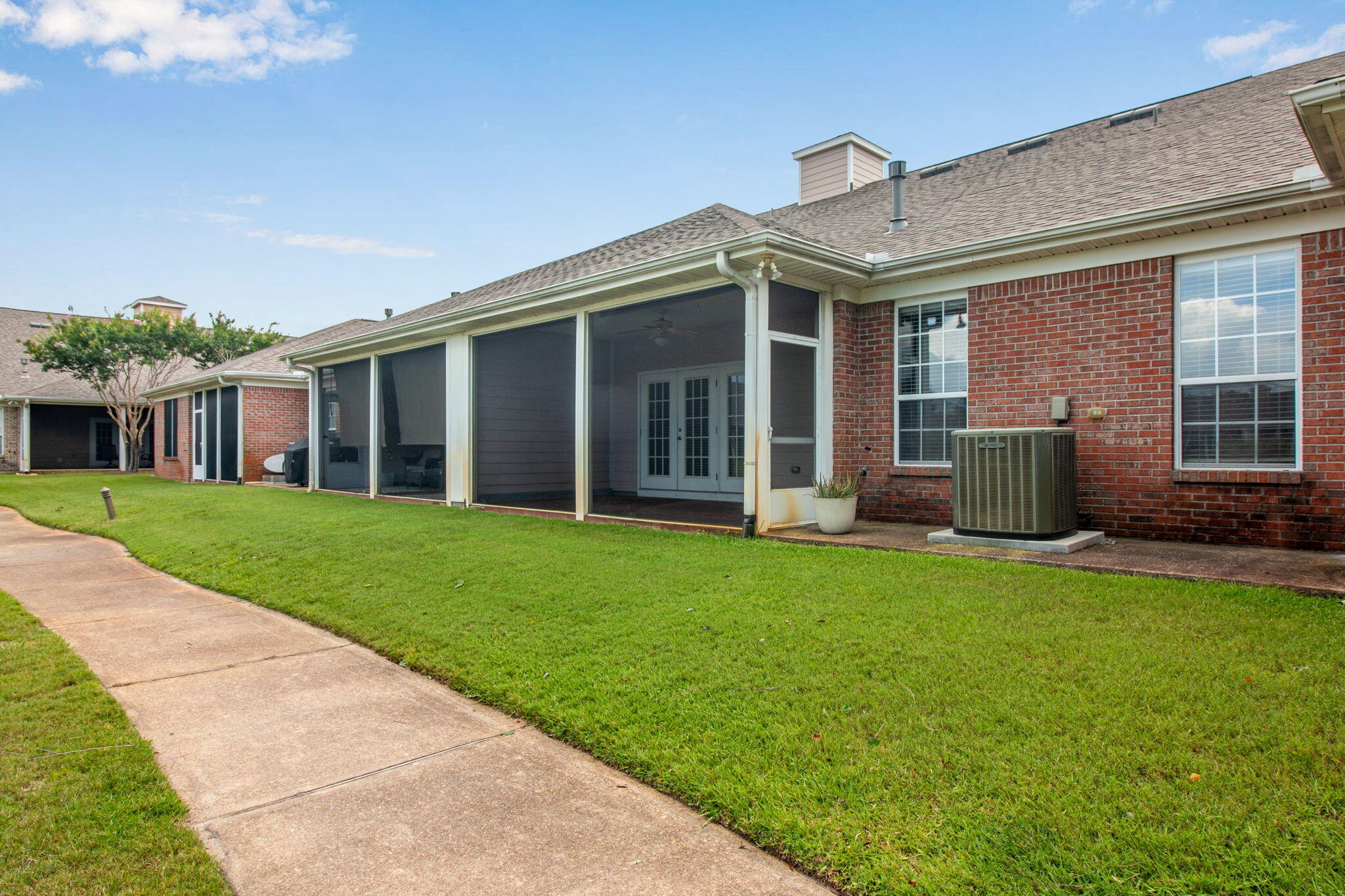 DIAMOND LAKES - Residential Lease