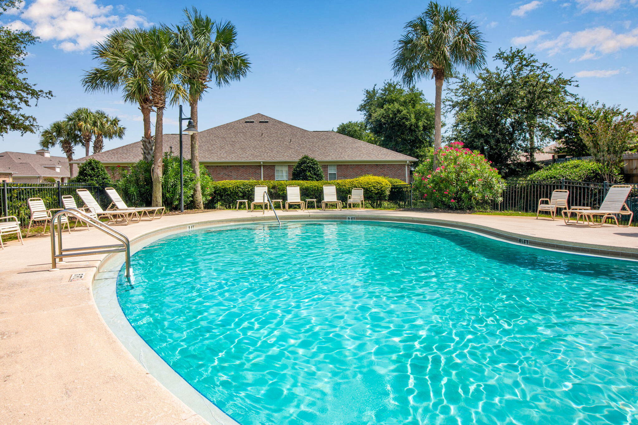 DIAMOND LAKES - Residential Lease