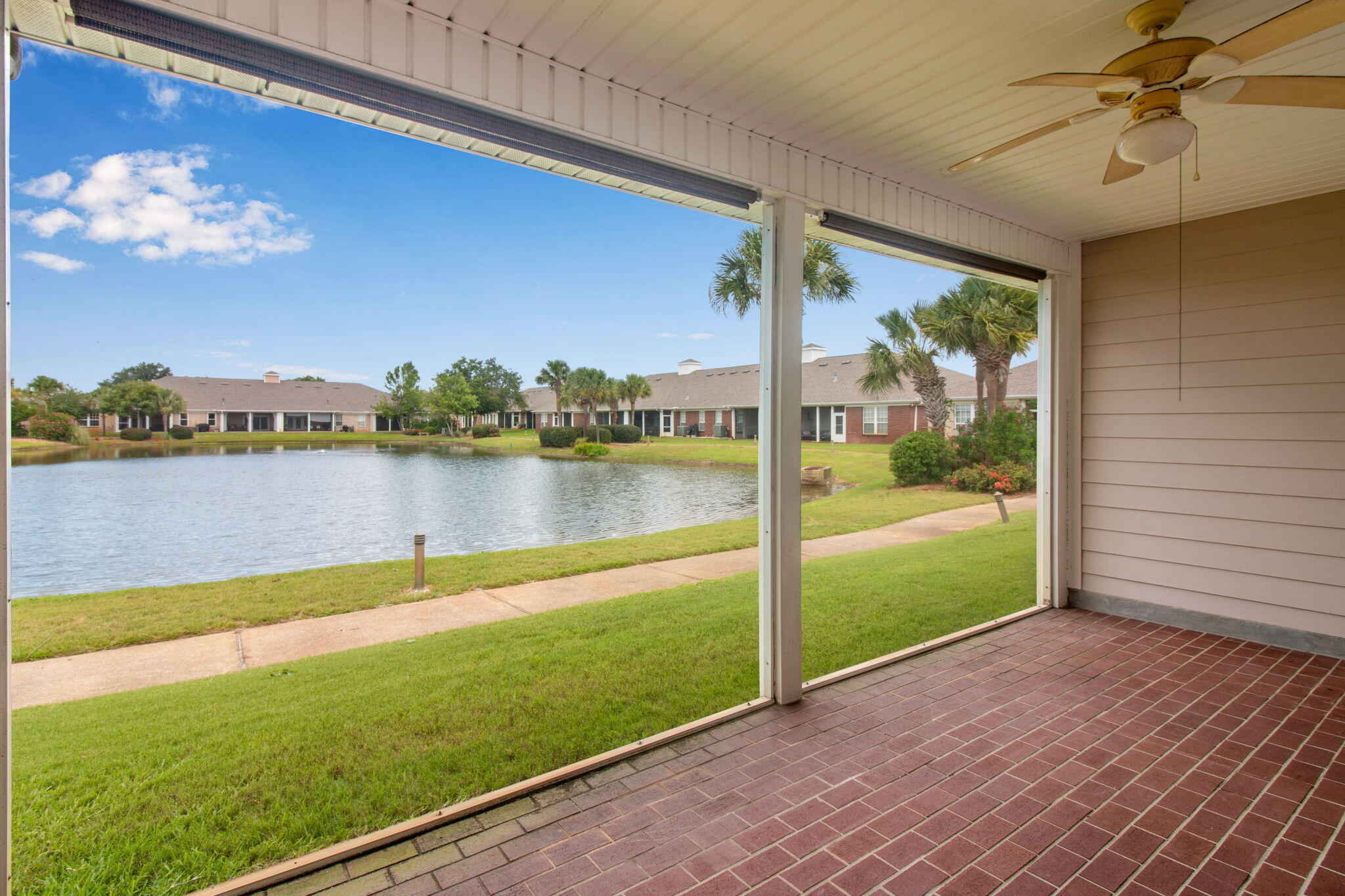 DIAMOND LAKES - Residential Lease