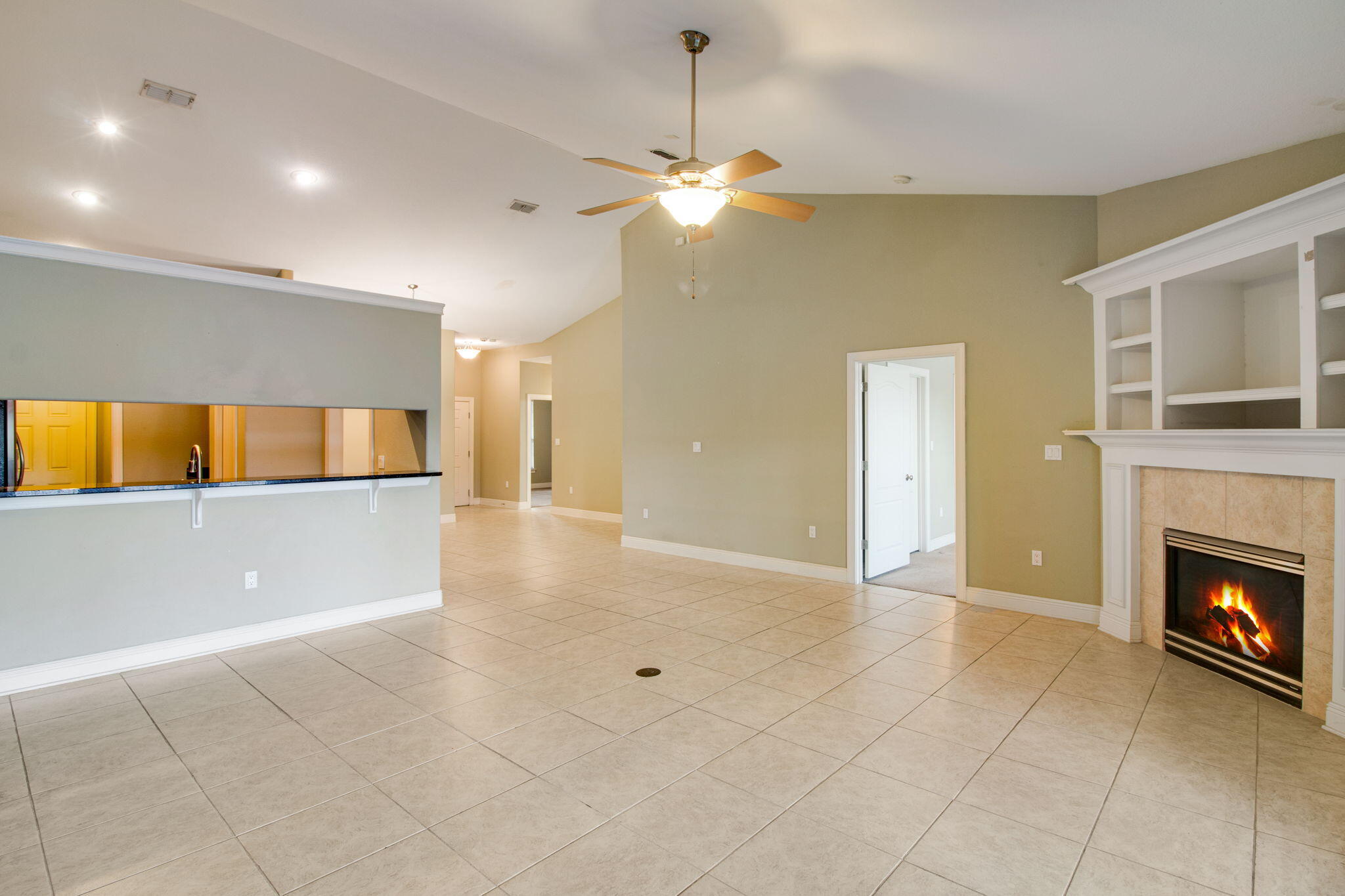 DIAMOND LAKES - Residential Lease