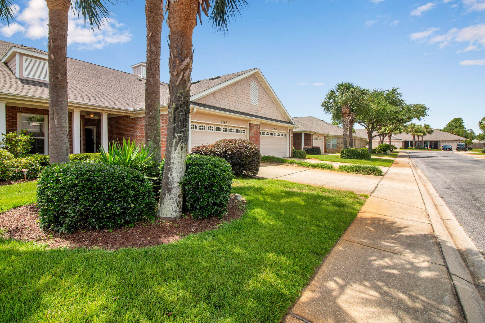 DIAMOND LAKES - Residential Lease