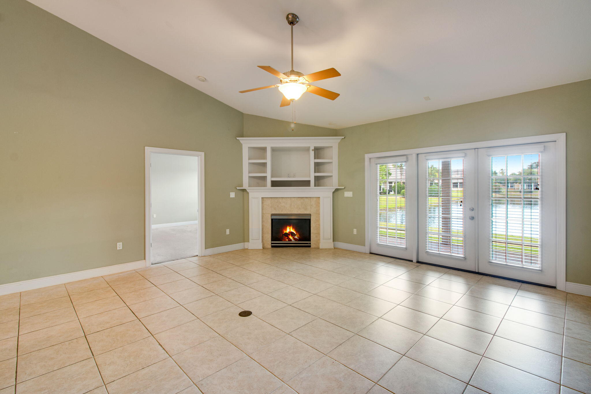 DIAMOND LAKES - Residential Lease