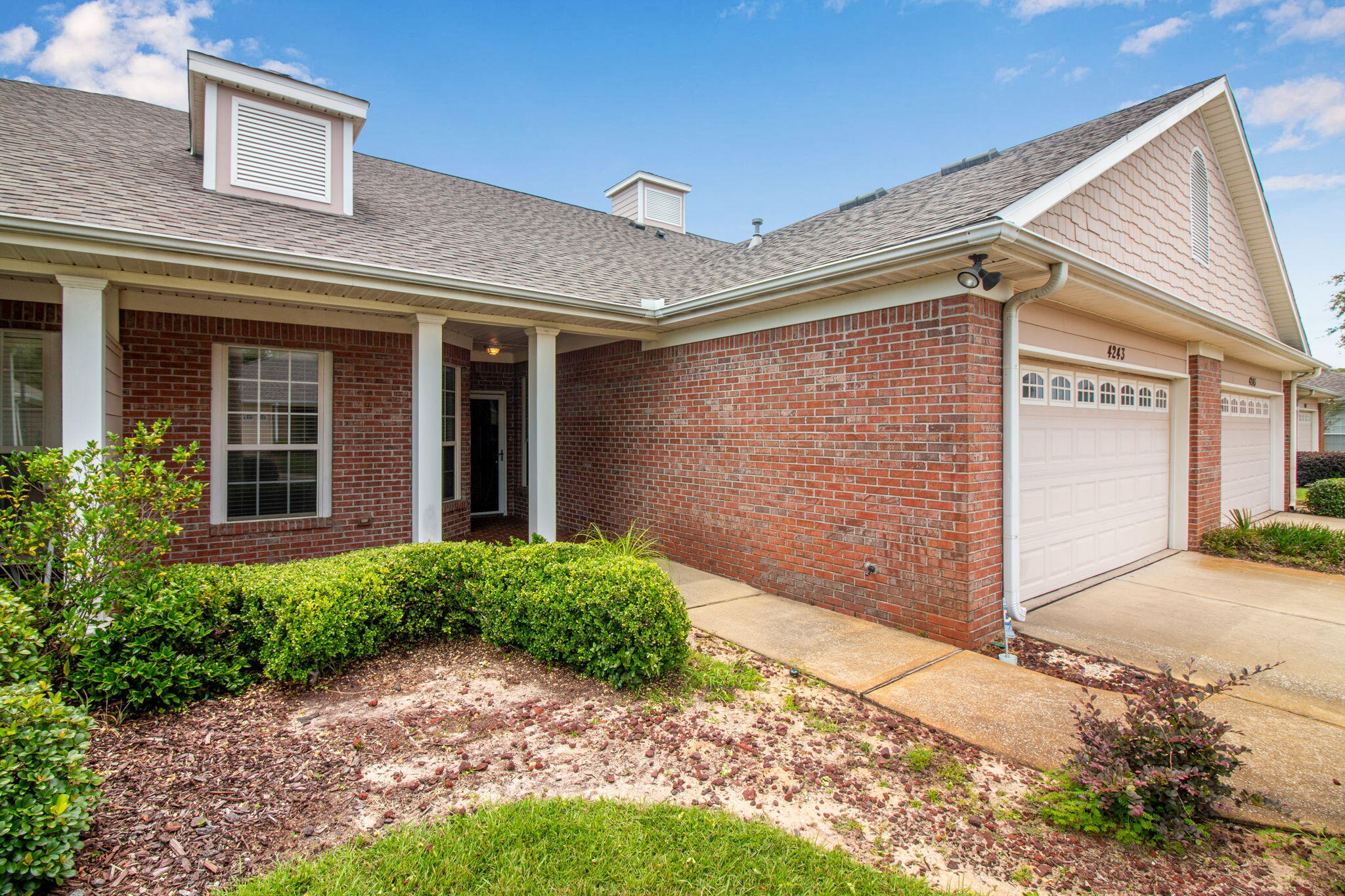DIAMOND LAKES - Residential Lease