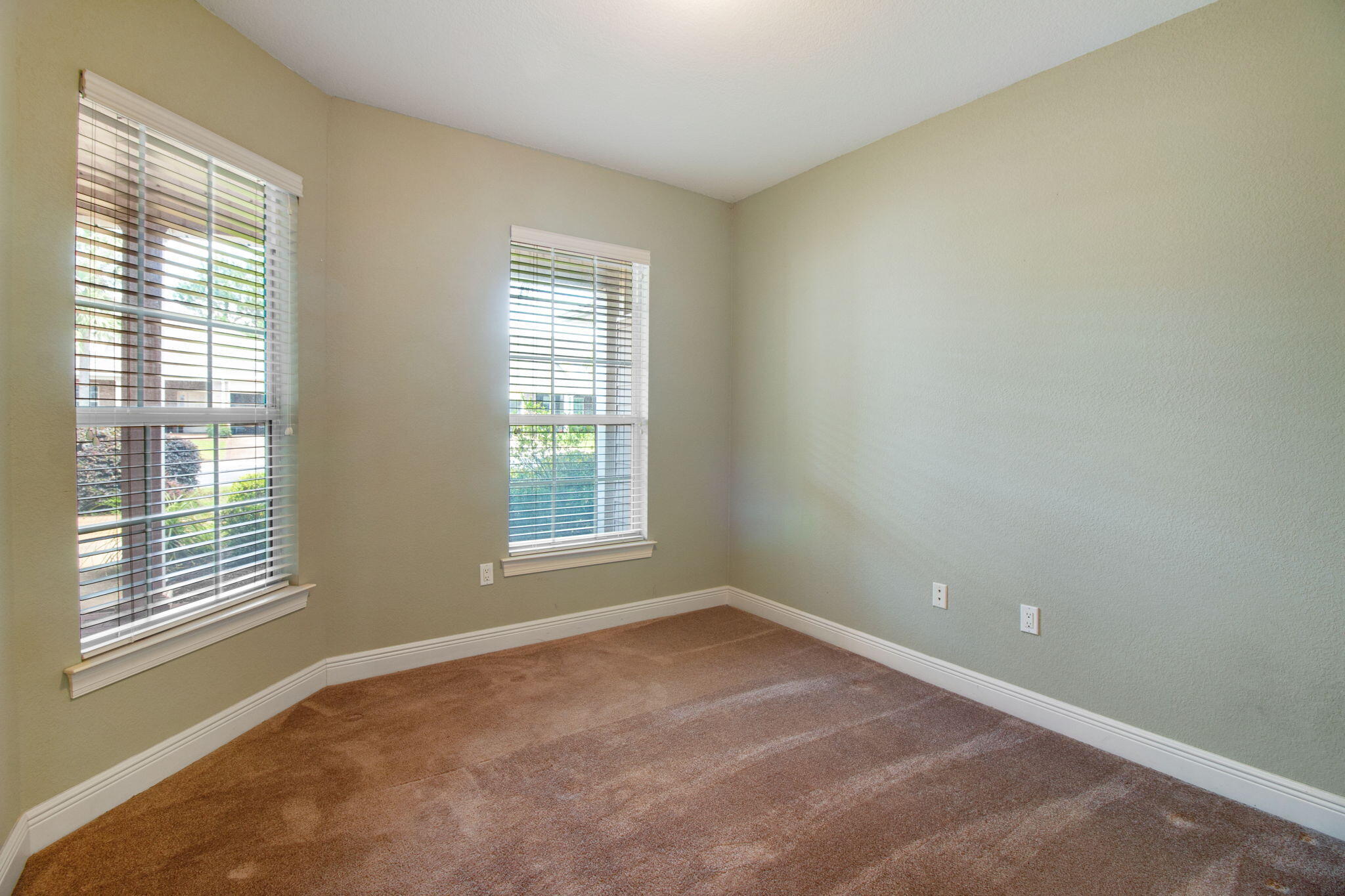 DIAMOND LAKES - Residential Lease