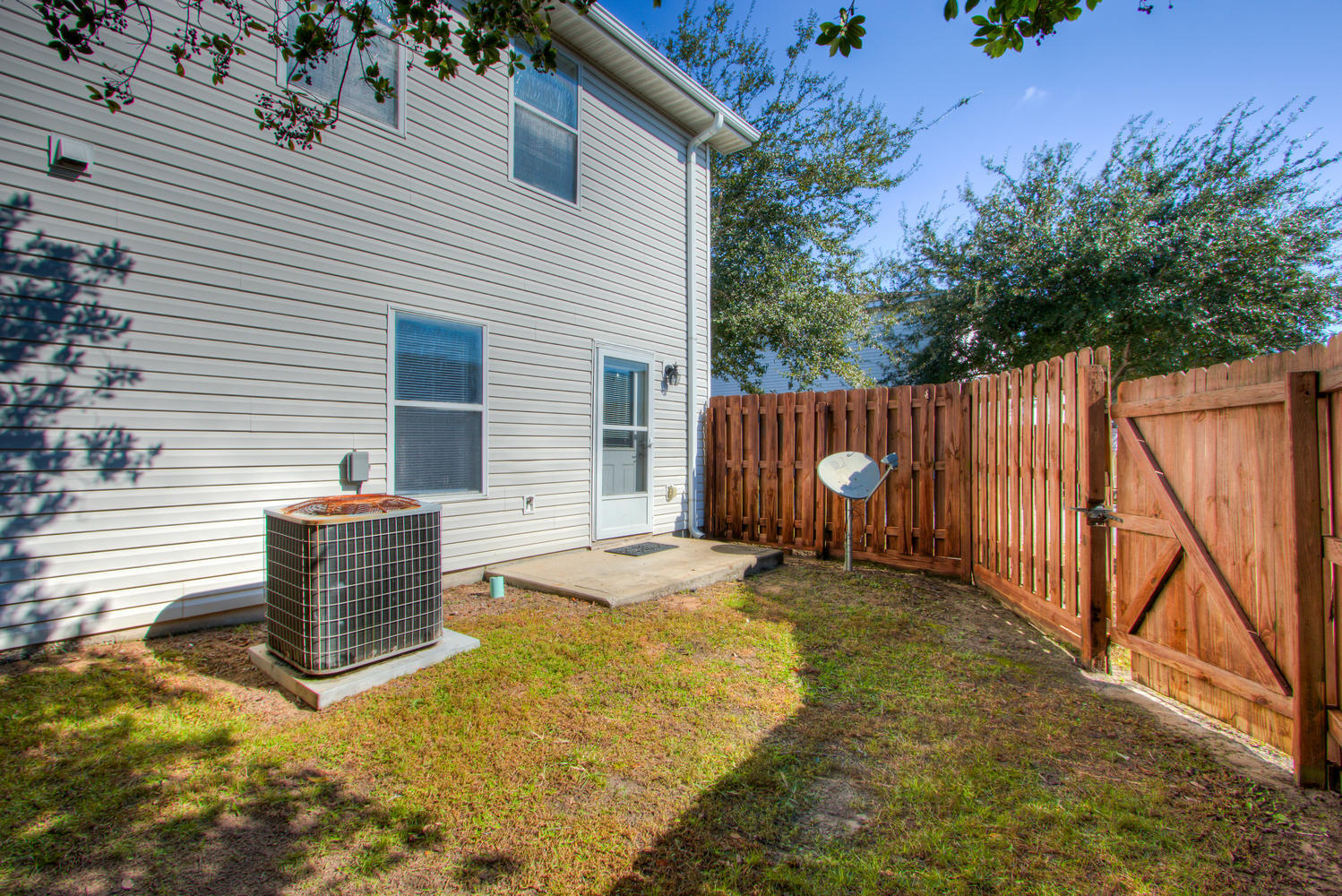 YACHT CLUB OAKS - Residential