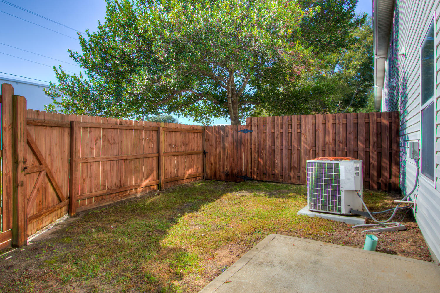 YACHT CLUB OAKS - Residential