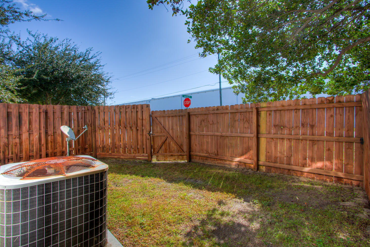 YACHT CLUB OAKS - Residential