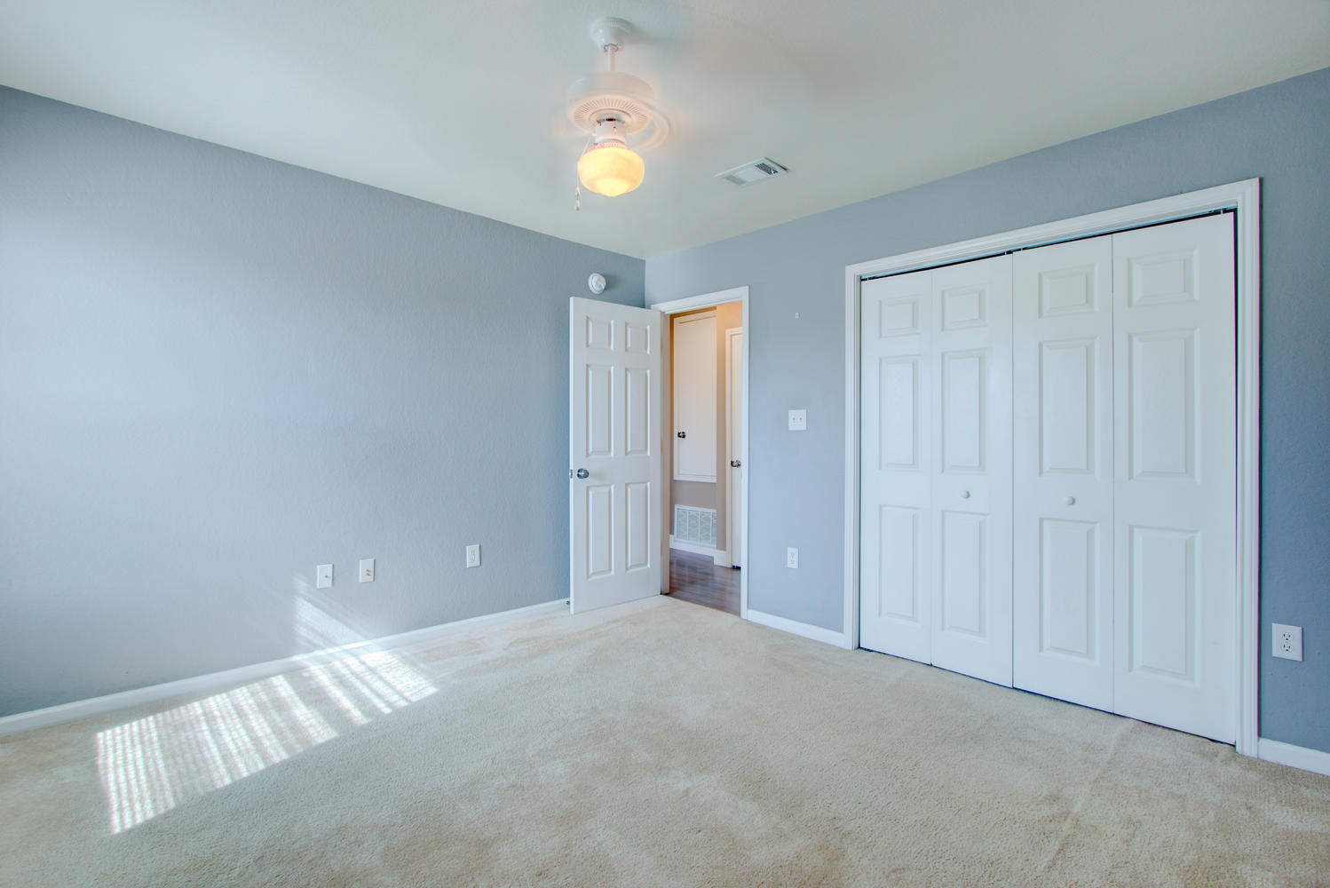 YACHT CLUB OAKS - Residential