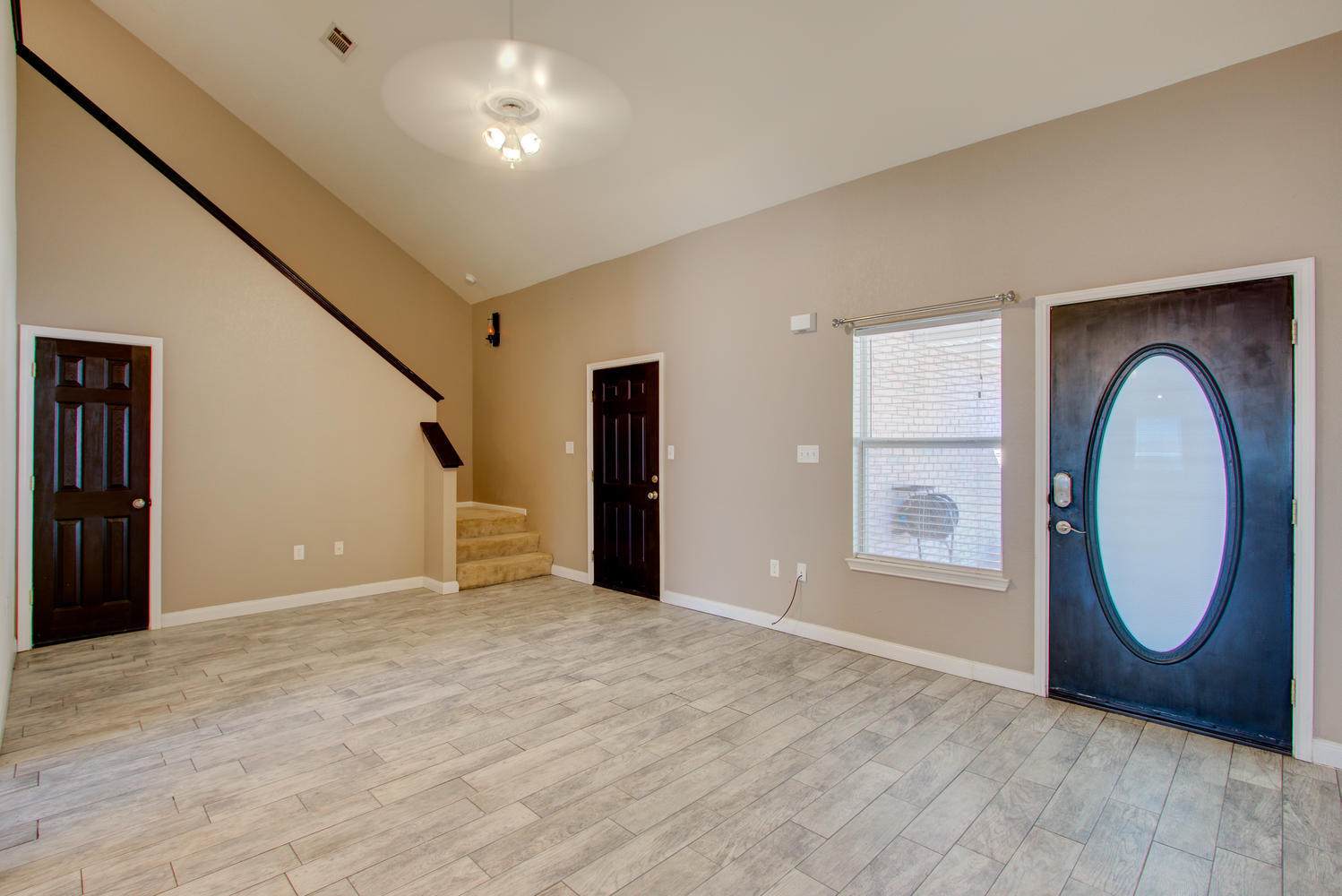 YACHT CLUB OAKS - Residential