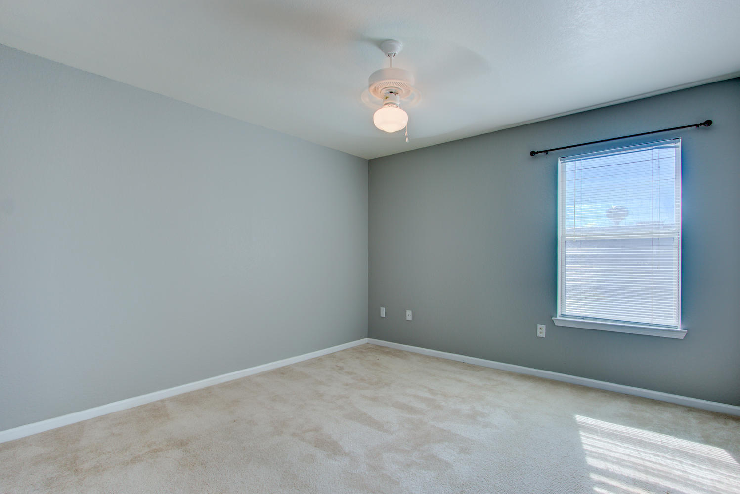 YACHT CLUB OAKS - Residential