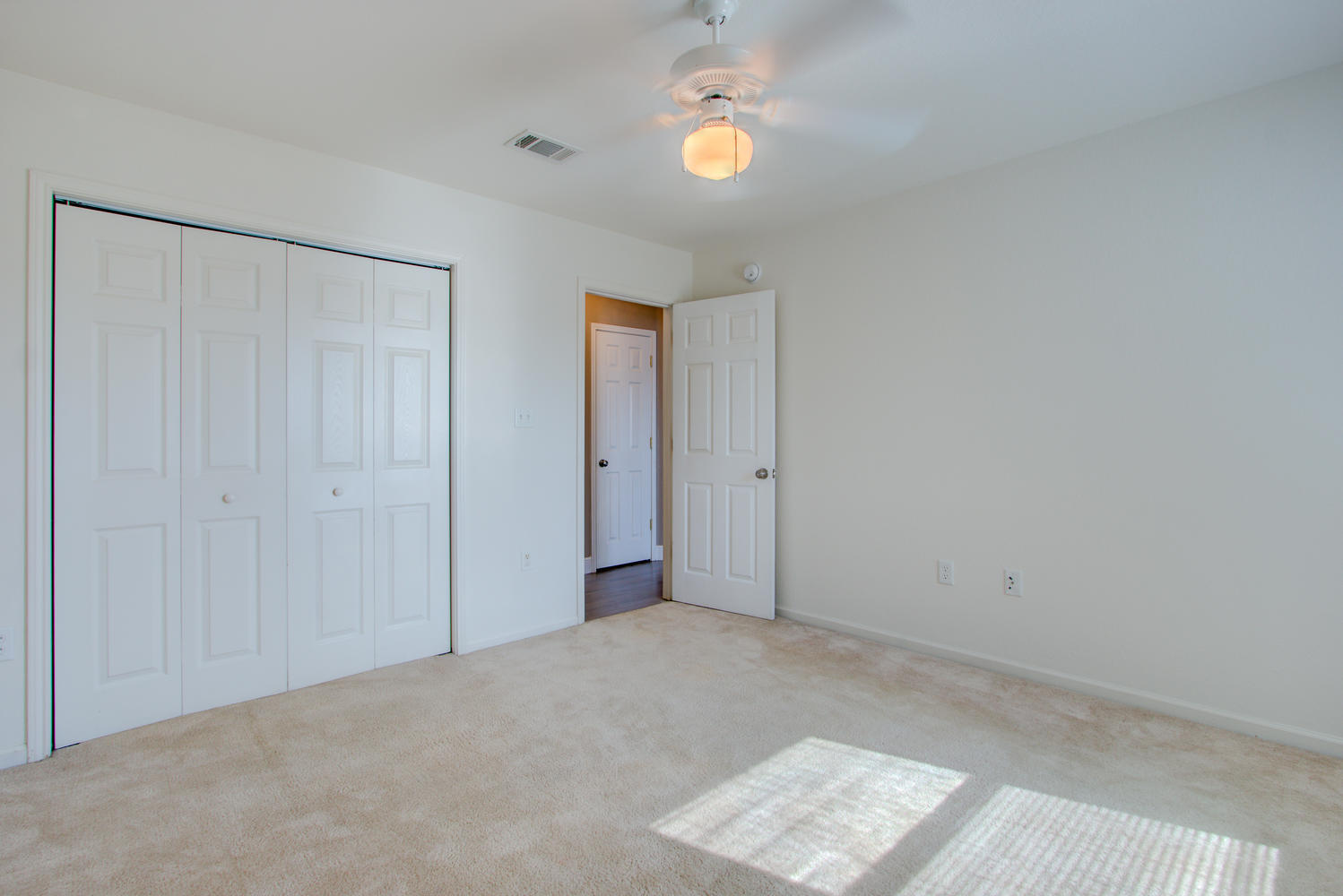 YACHT CLUB OAKS - Residential