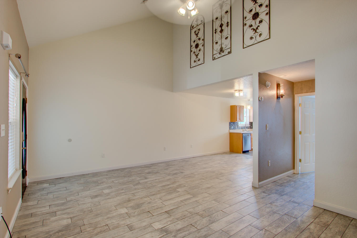 YACHT CLUB OAKS - Residential