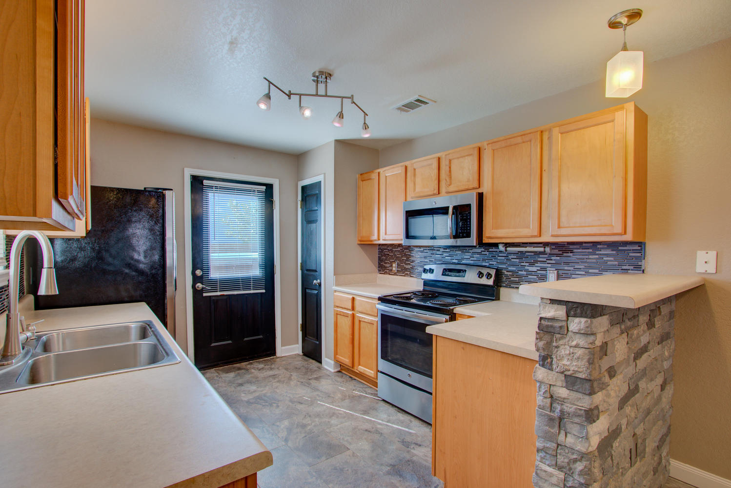 YACHT CLUB OAKS - Residential