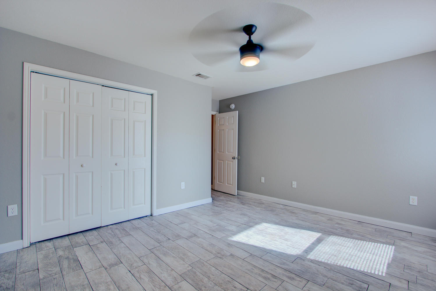 YACHT CLUB OAKS - Residential