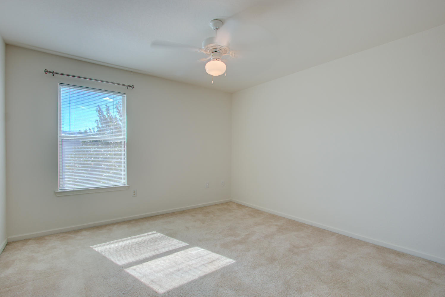 YACHT CLUB OAKS - Residential