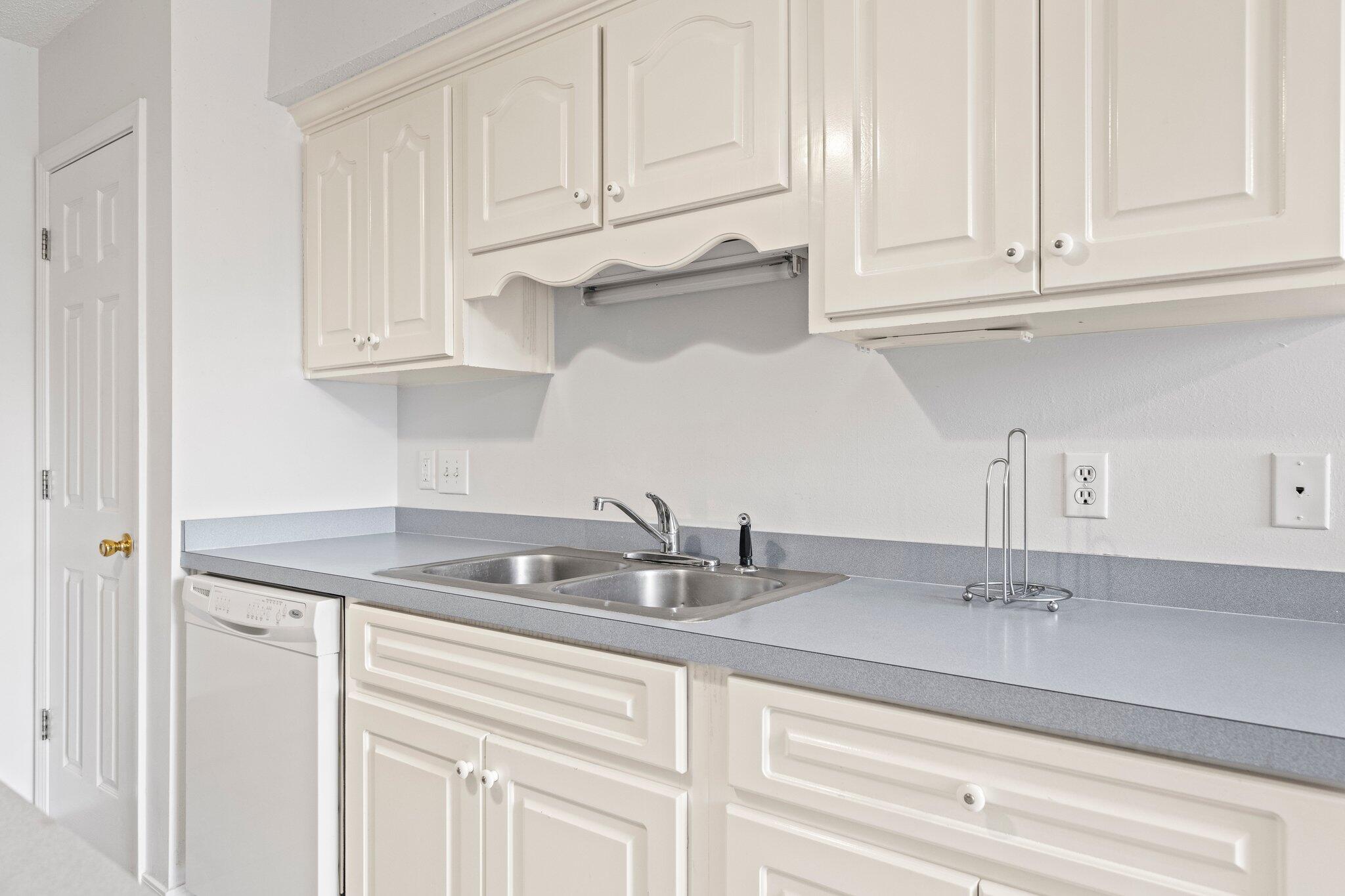 PARKWOOD SQUARE PH 1 - Residential Lease