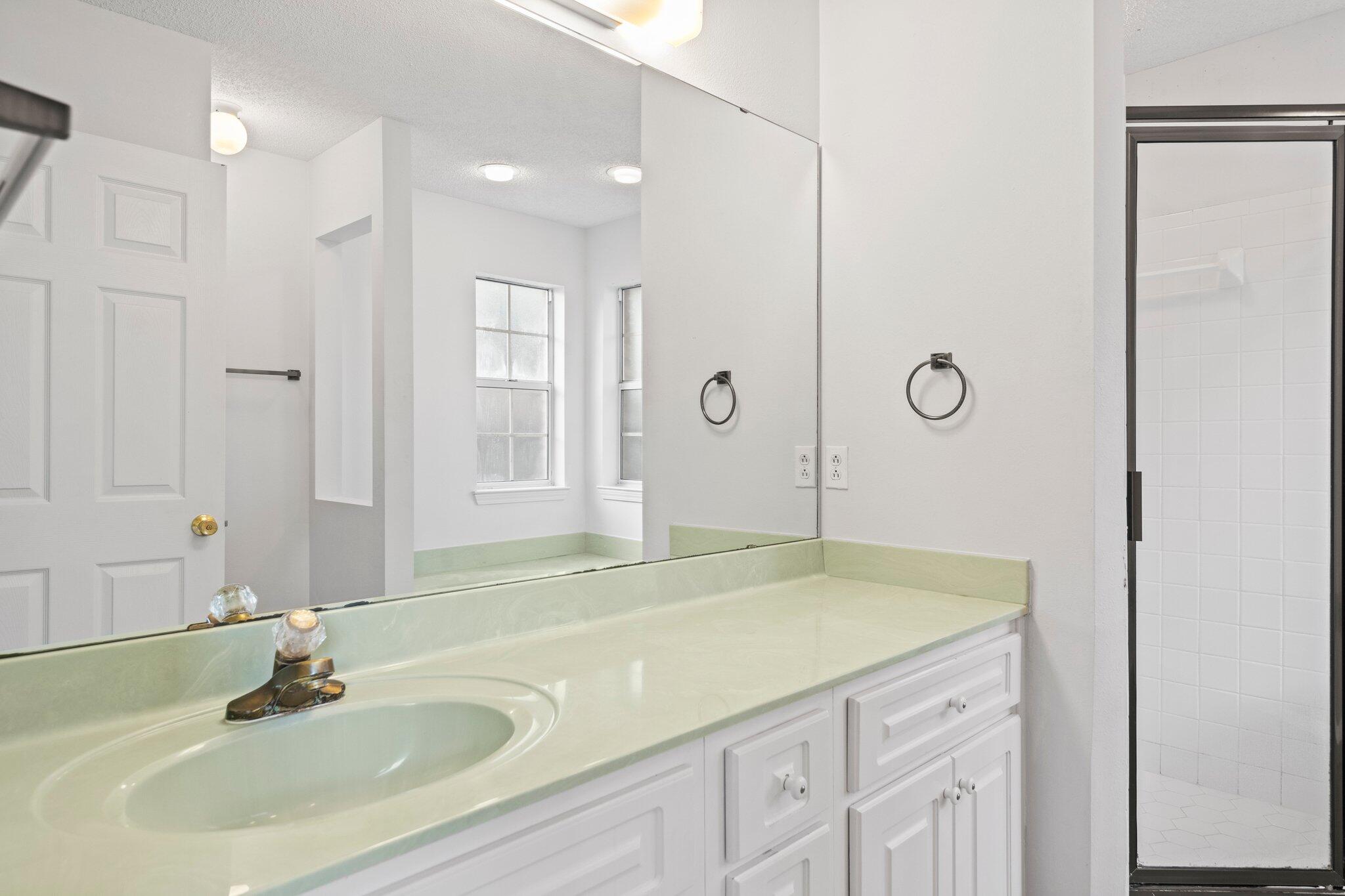 PARKWOOD SQUARE PH 1 - Residential Lease