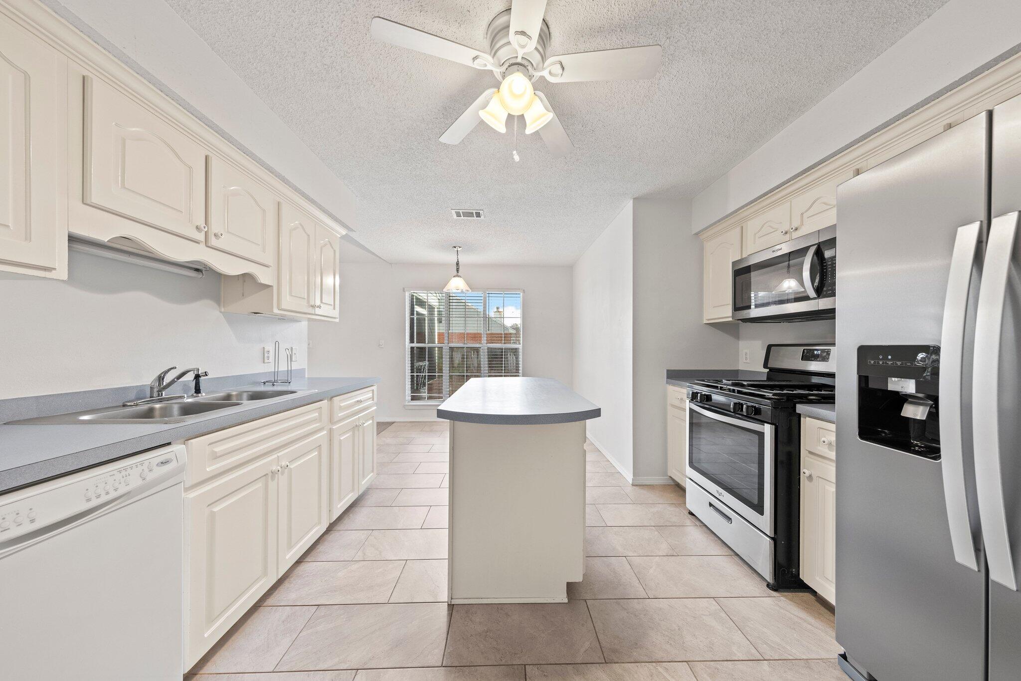 PARKWOOD SQUARE PH 1 - Residential Lease