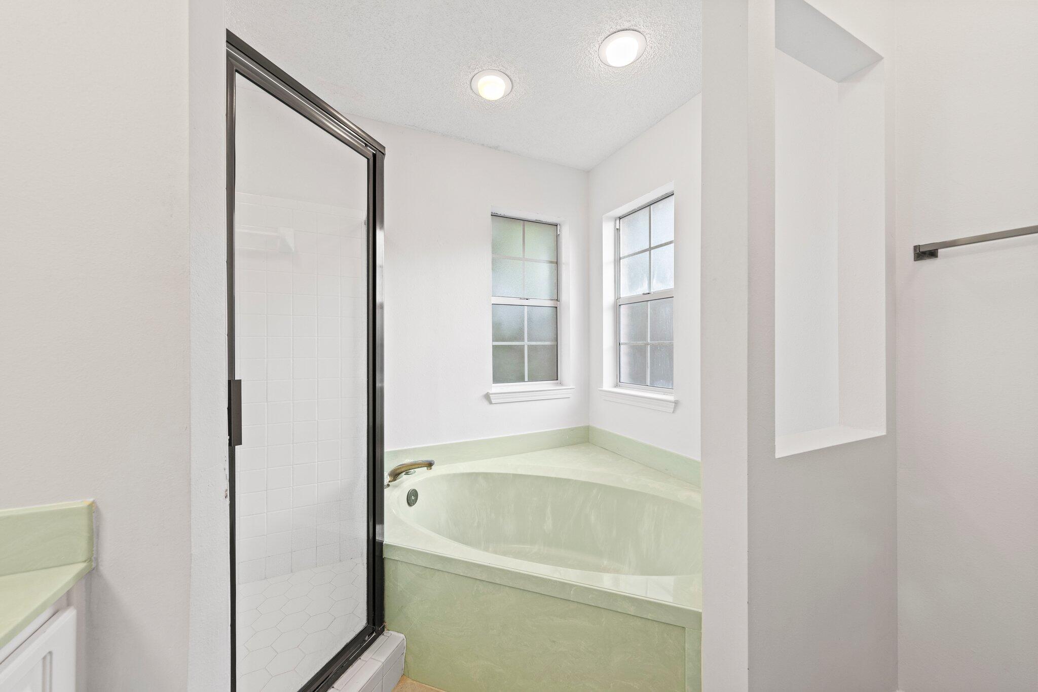 PARKWOOD SQUARE PH 1 - Residential Lease