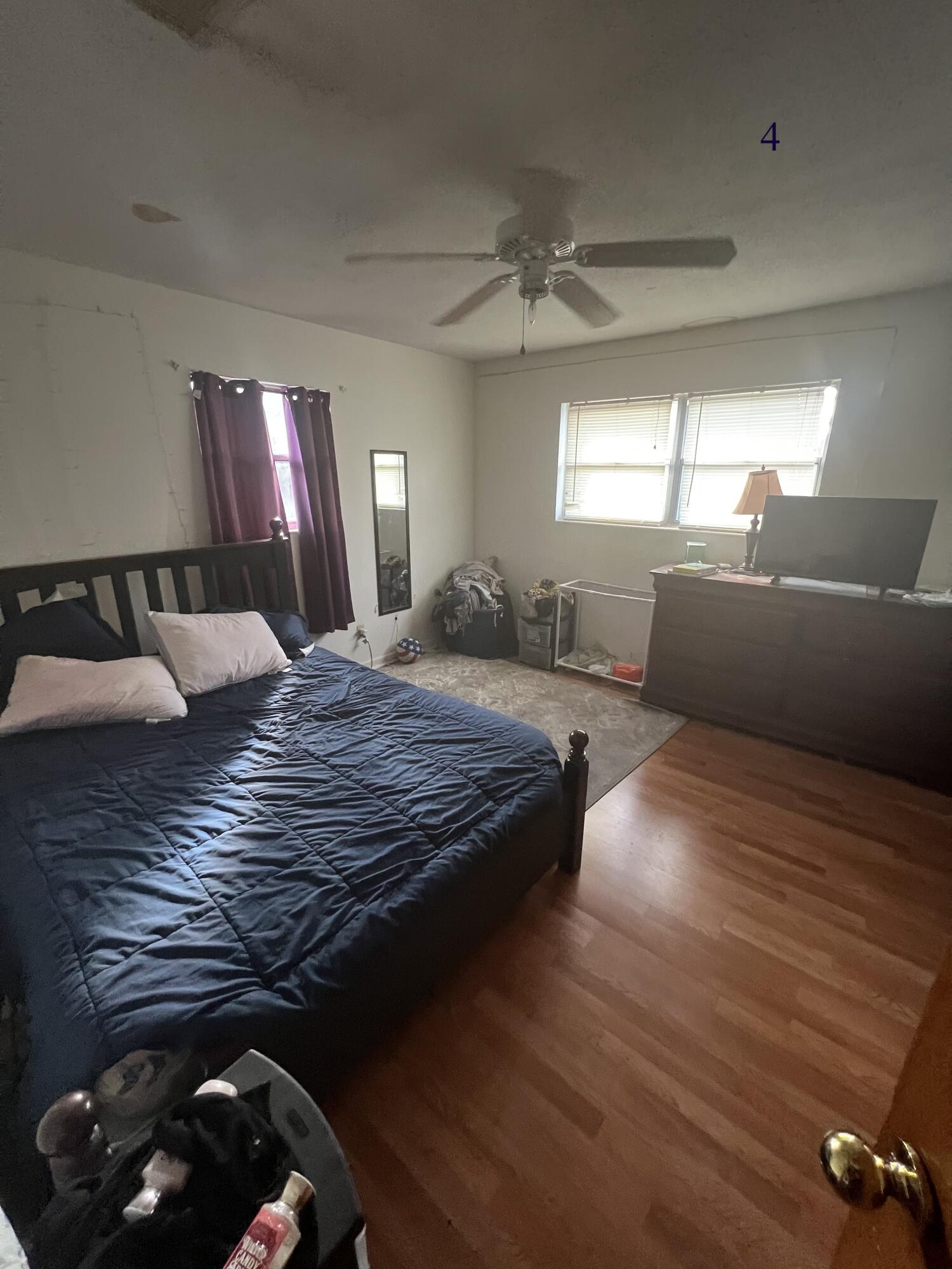 BEG SW COR LOT 30 N 40 FT E 33 FT FOR POB N 130 FT E 75 FT S 130 FT W 75 FT TO POB - Residential