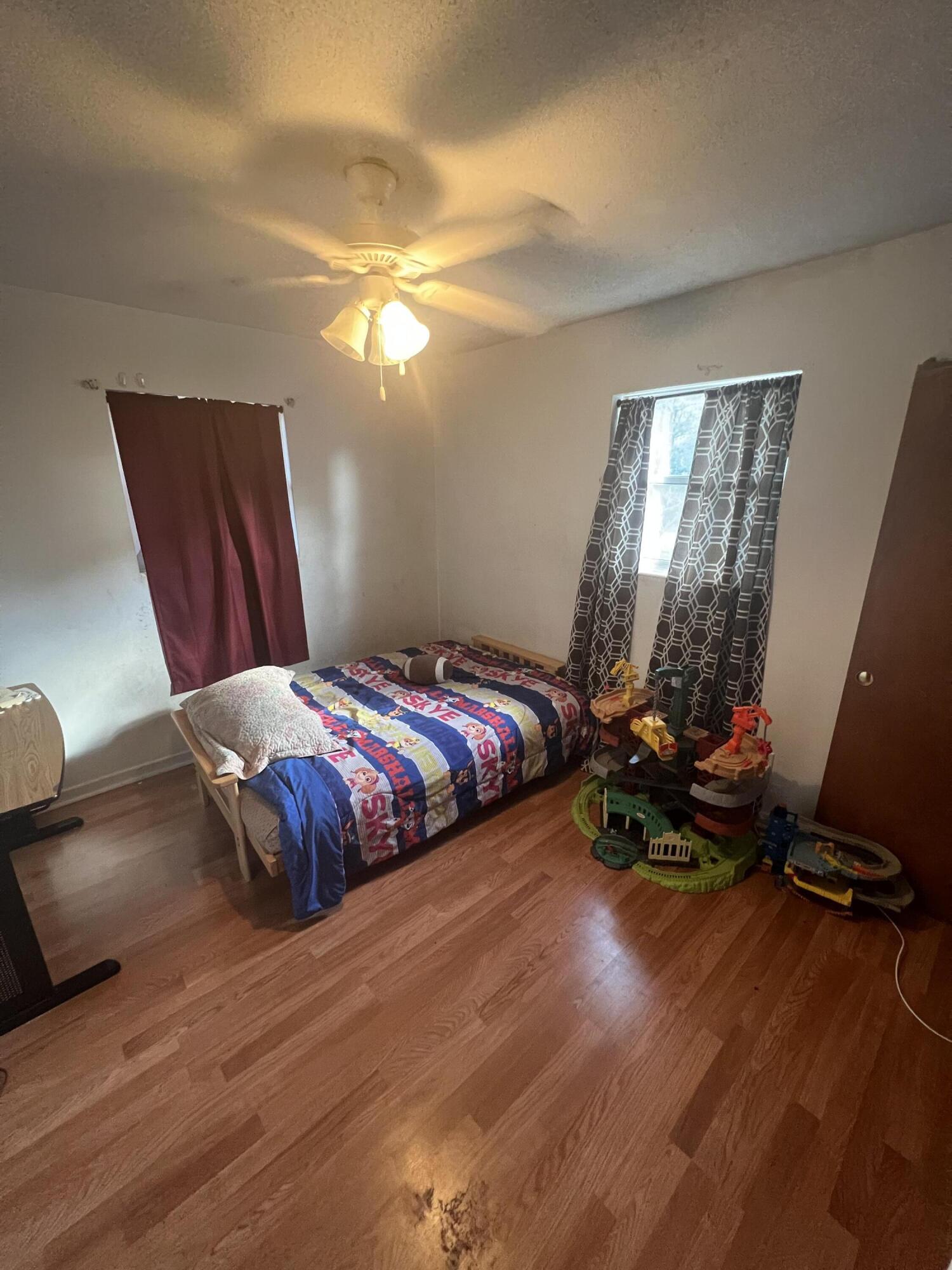 BEG SW COR LOT 30 N 40 FT E 33 FT FOR POB N 130 FT E 75 FT S 130 FT W 75 FT TO POB - Residential