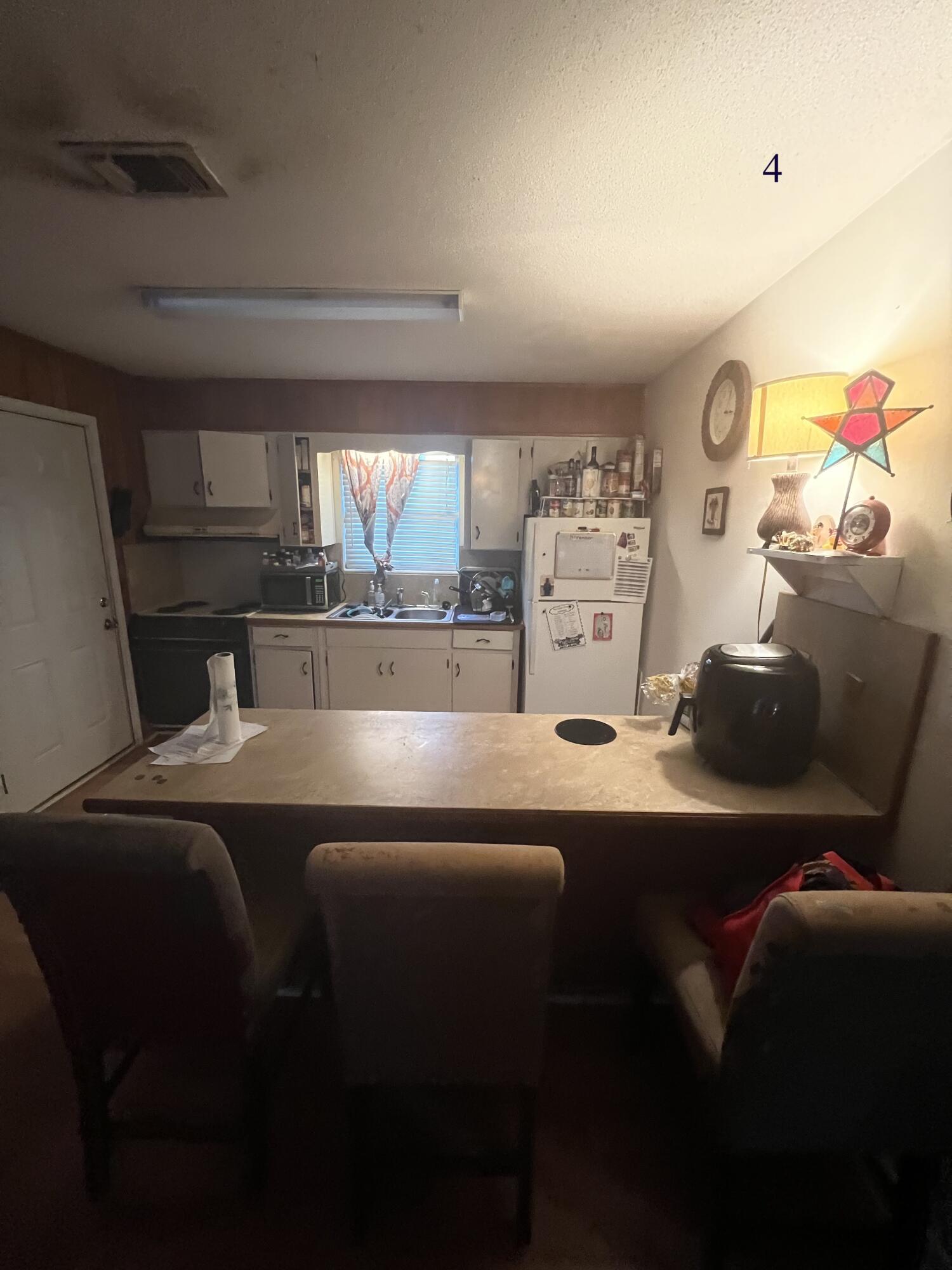 BEG SW COR LOT 30 N 40 FT E 33 FT FOR POB N 130 FT E 75 FT S 130 FT W 75 FT TO POB - Residential