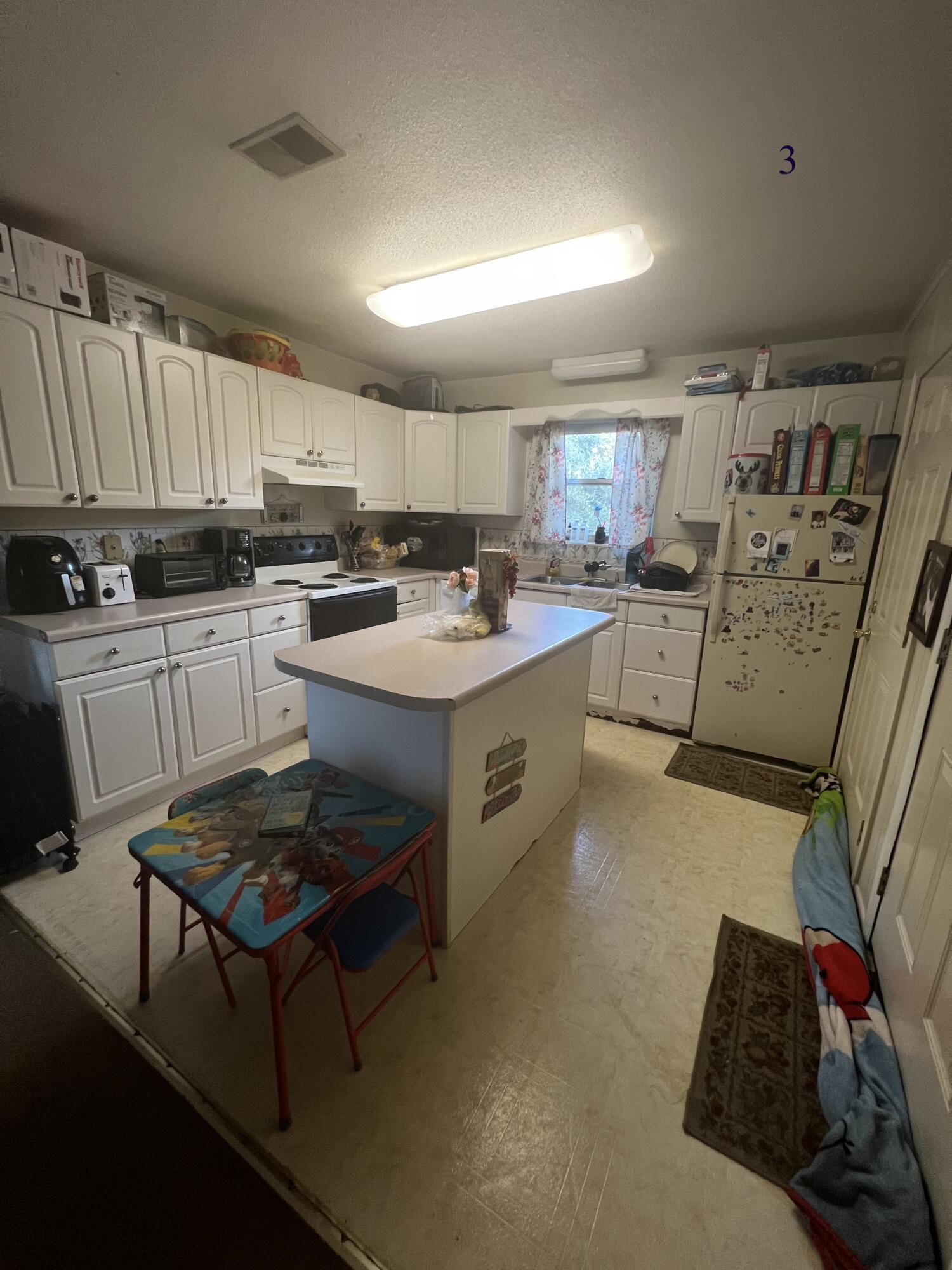 BEG SW COR LOT 30 N 40 FT E 33 FT FOR POB N 130 FT E 75 FT S 130 FT W 75 FT TO POB - Residential