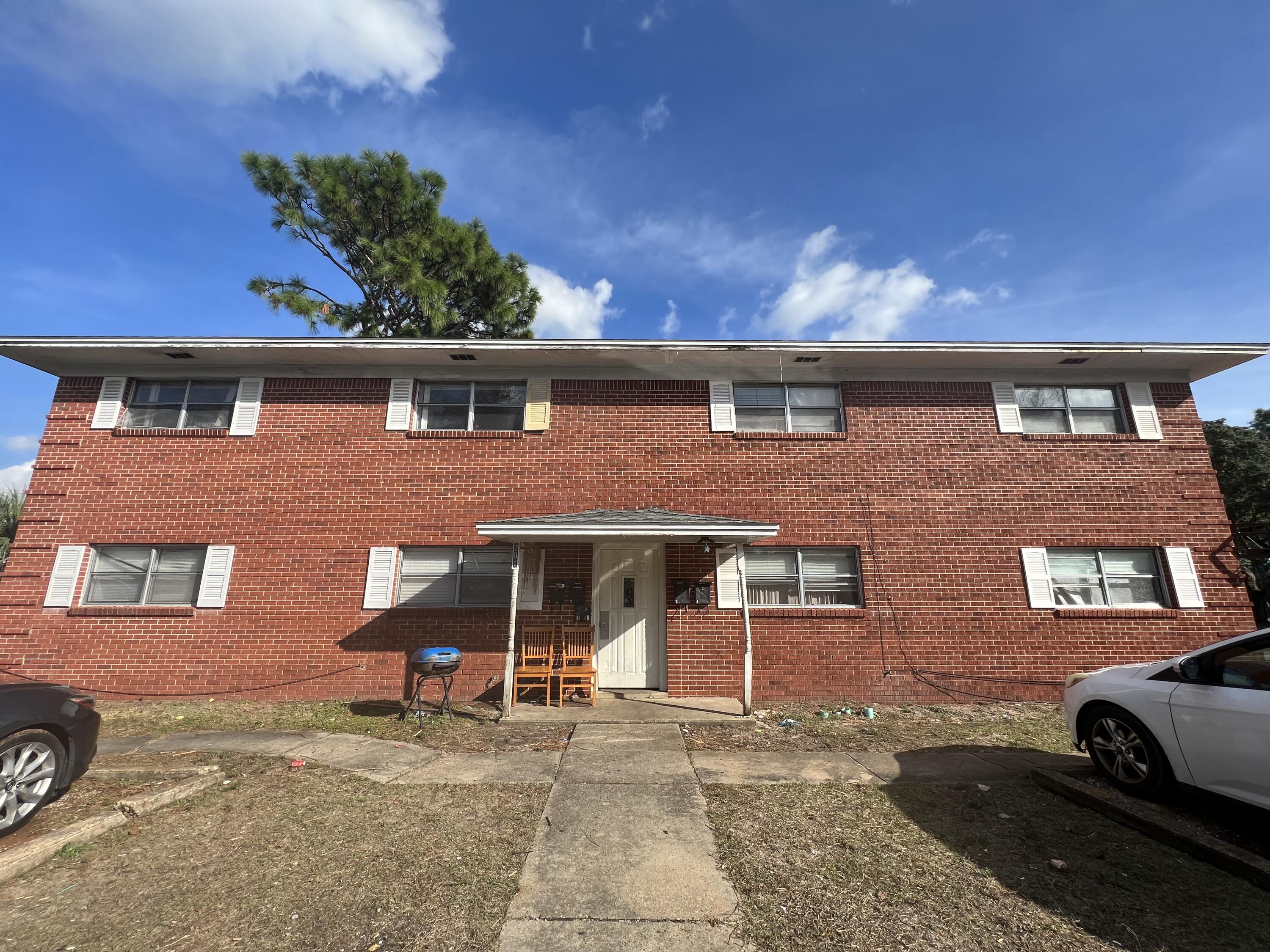 Income producing property! 4 plex units that are 2 bedroom 1 bath. Currently renting for a total of $3850 monthly. The property has a roof that less than 2 years old.