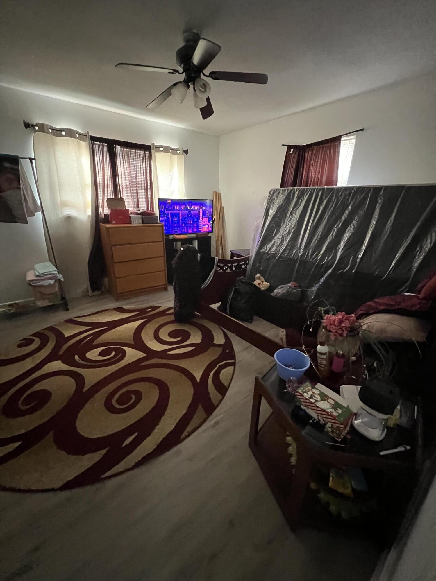 BEG SW COR LOT 30 N 40 FT E 33 FT FOR POB N 130 FT E 75 FT S 130 FT W 75 FT TO POB - Residential