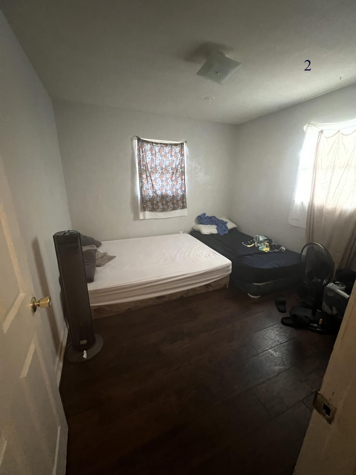 BEG SW COR LOT 30 N 40 FT E 33 FT FOR POB N 130 FT E 75 FT S 130 FT W 75 FT TO POB - Residential