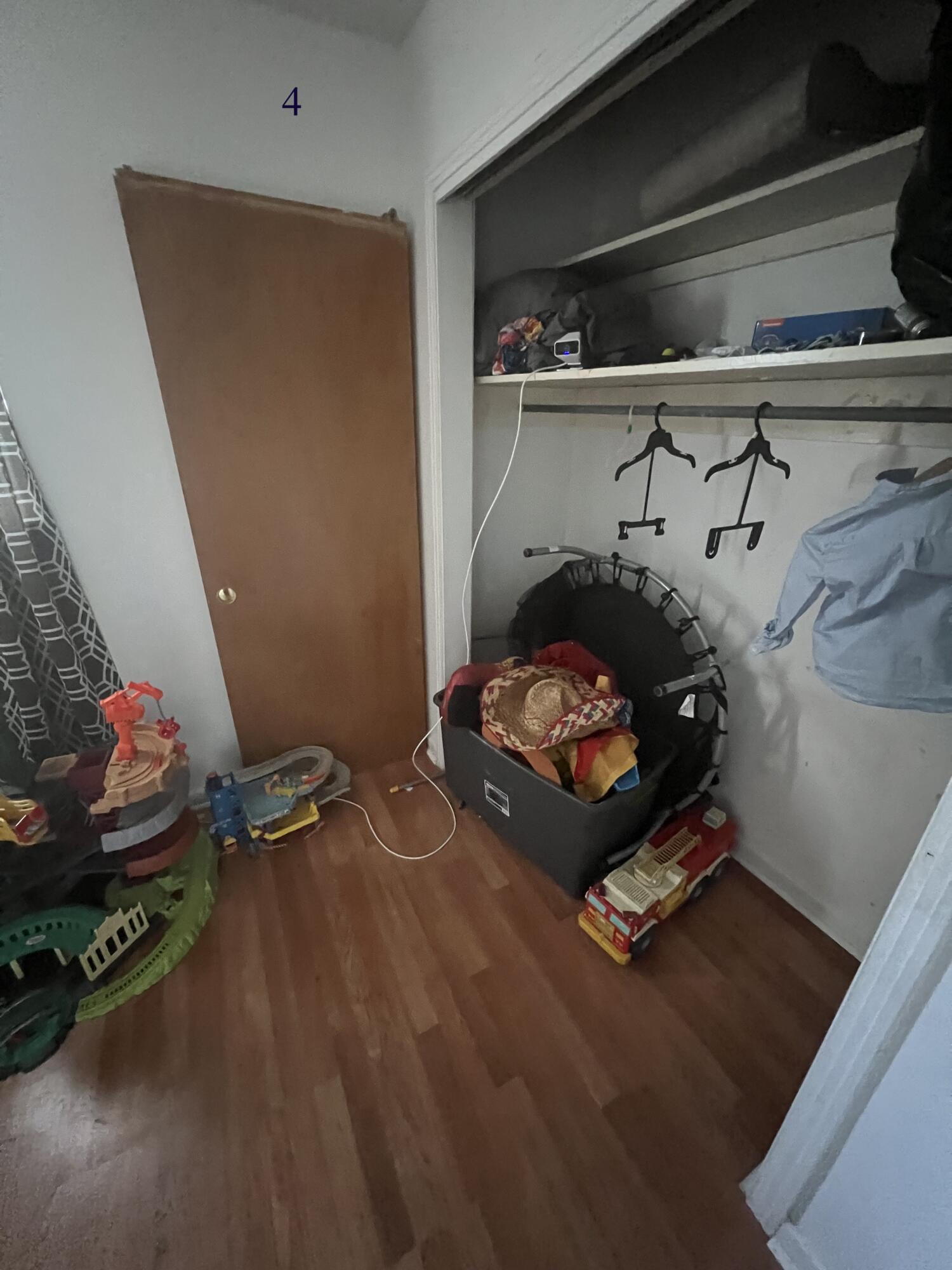 BEG SW COR LOT 30 N 40 FT E 33 FT FOR POB N 130 FT E 75 FT S 130 FT W 75 FT TO POB - Residential