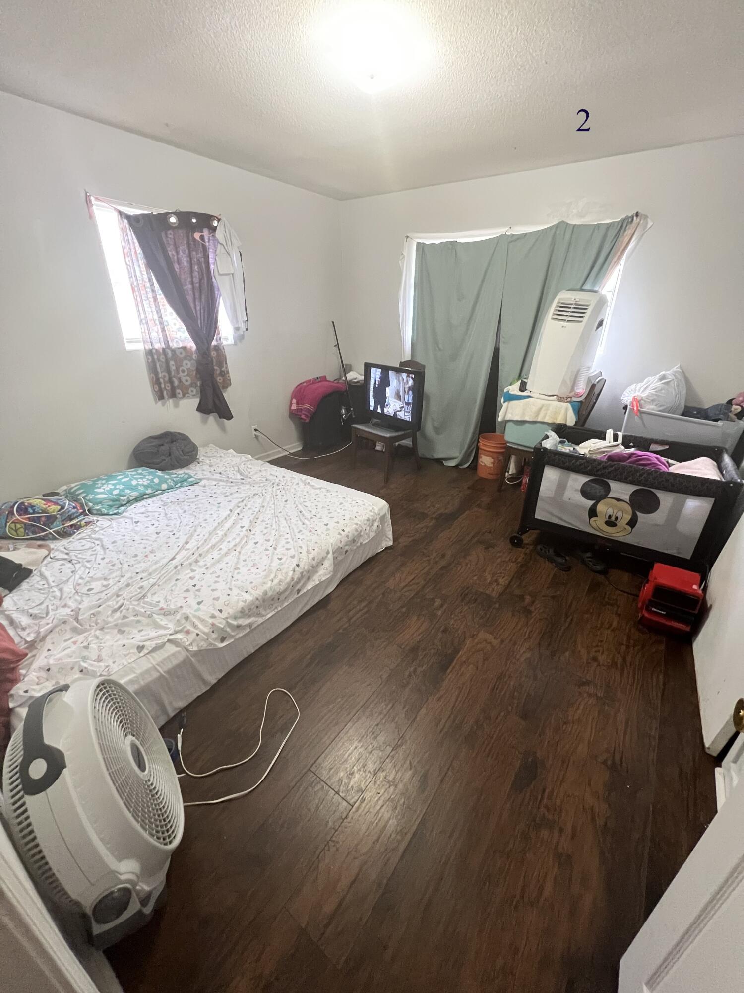 BEG SW COR LOT 30 N 40 FT E 33 FT FOR POB N 130 FT E 75 FT S 130 FT W 75 FT TO POB - Residential