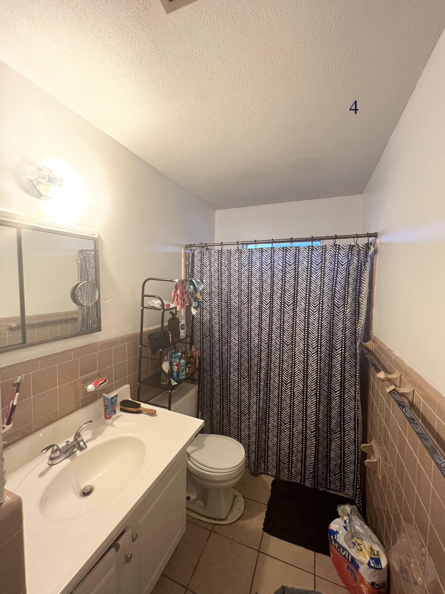 BEG SW COR LOT 30 N 40 FT E 33 FT FOR POB N 130 FT E 75 FT S 130 FT W 75 FT TO POB - Residential