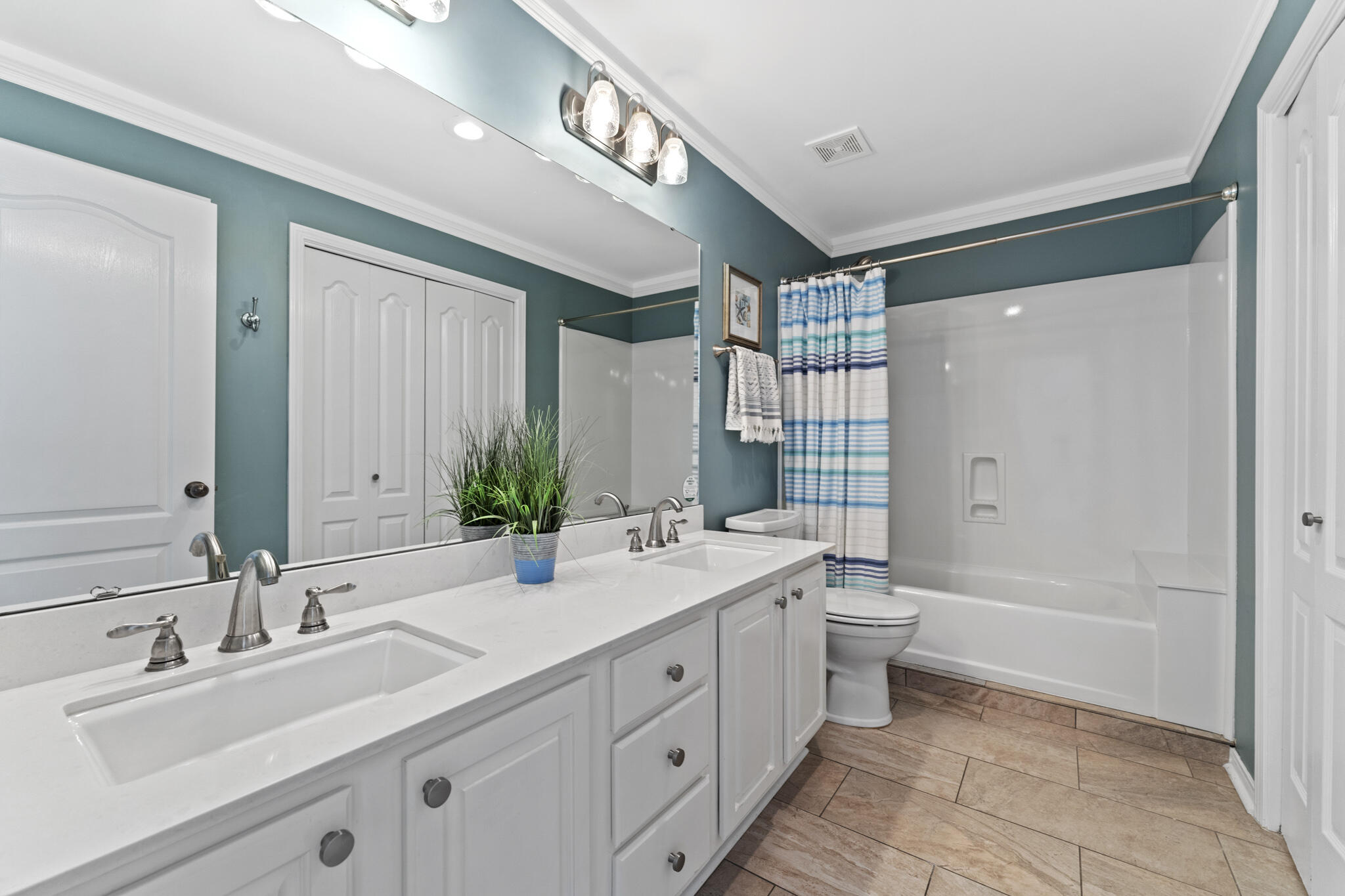 CRYSTAL LAKE PHASE I - Residential