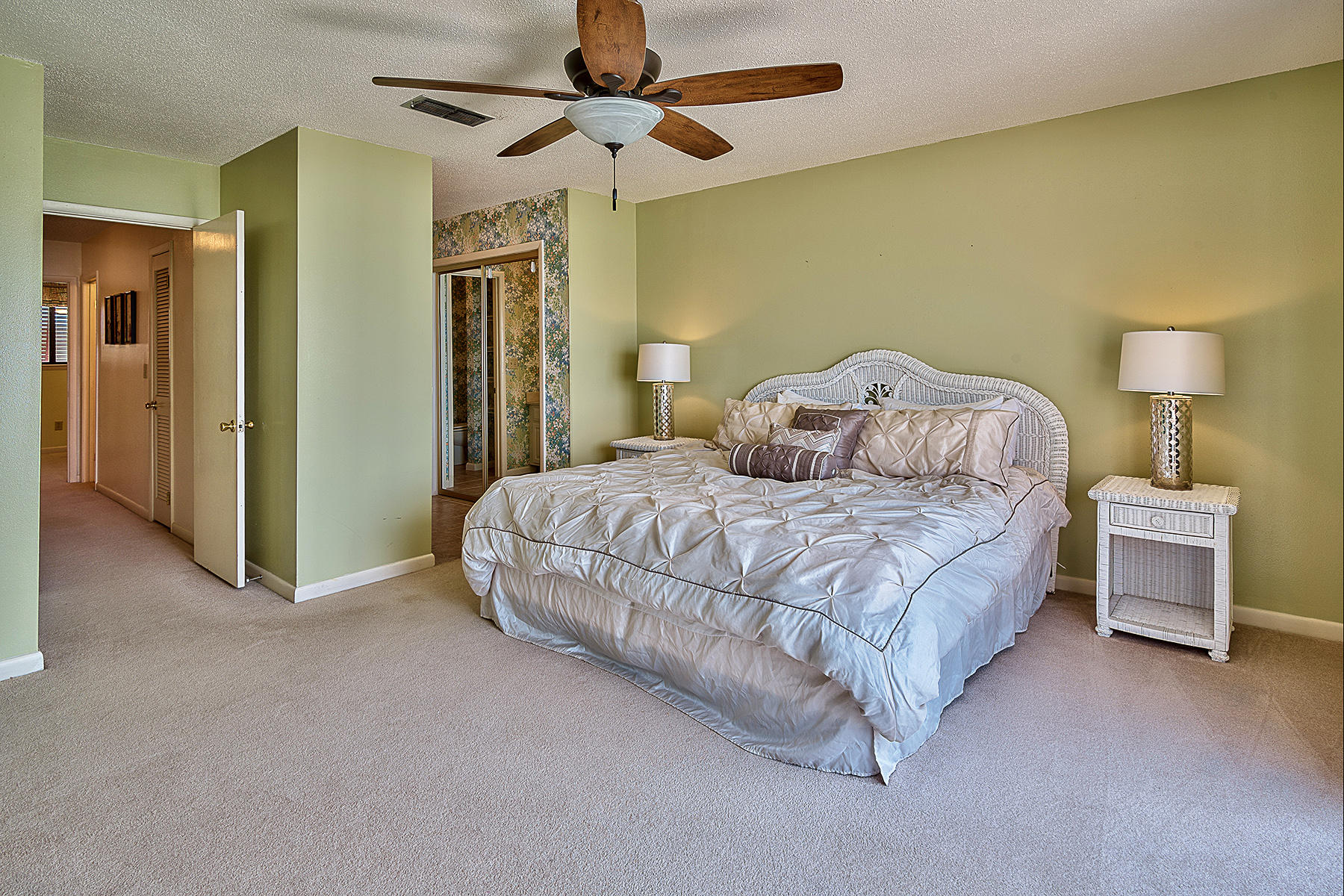 SEA SHADOWS T/H - Residential