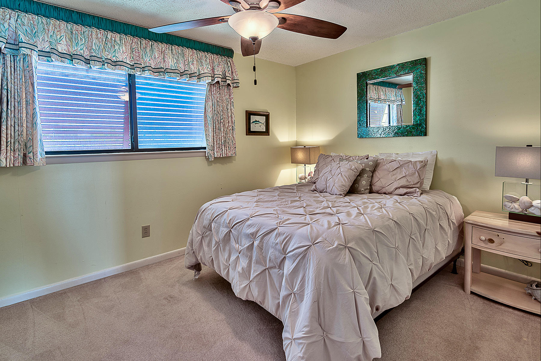 SEA SHADOWS T/H - Residential