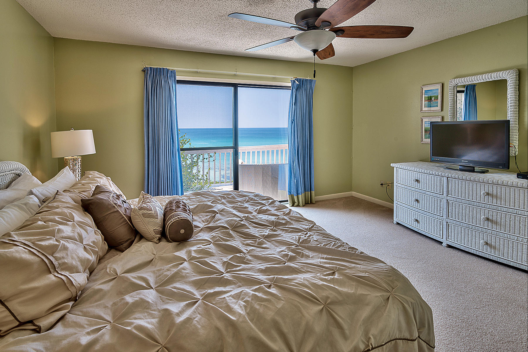 SEA SHADOWS T/H - Residential