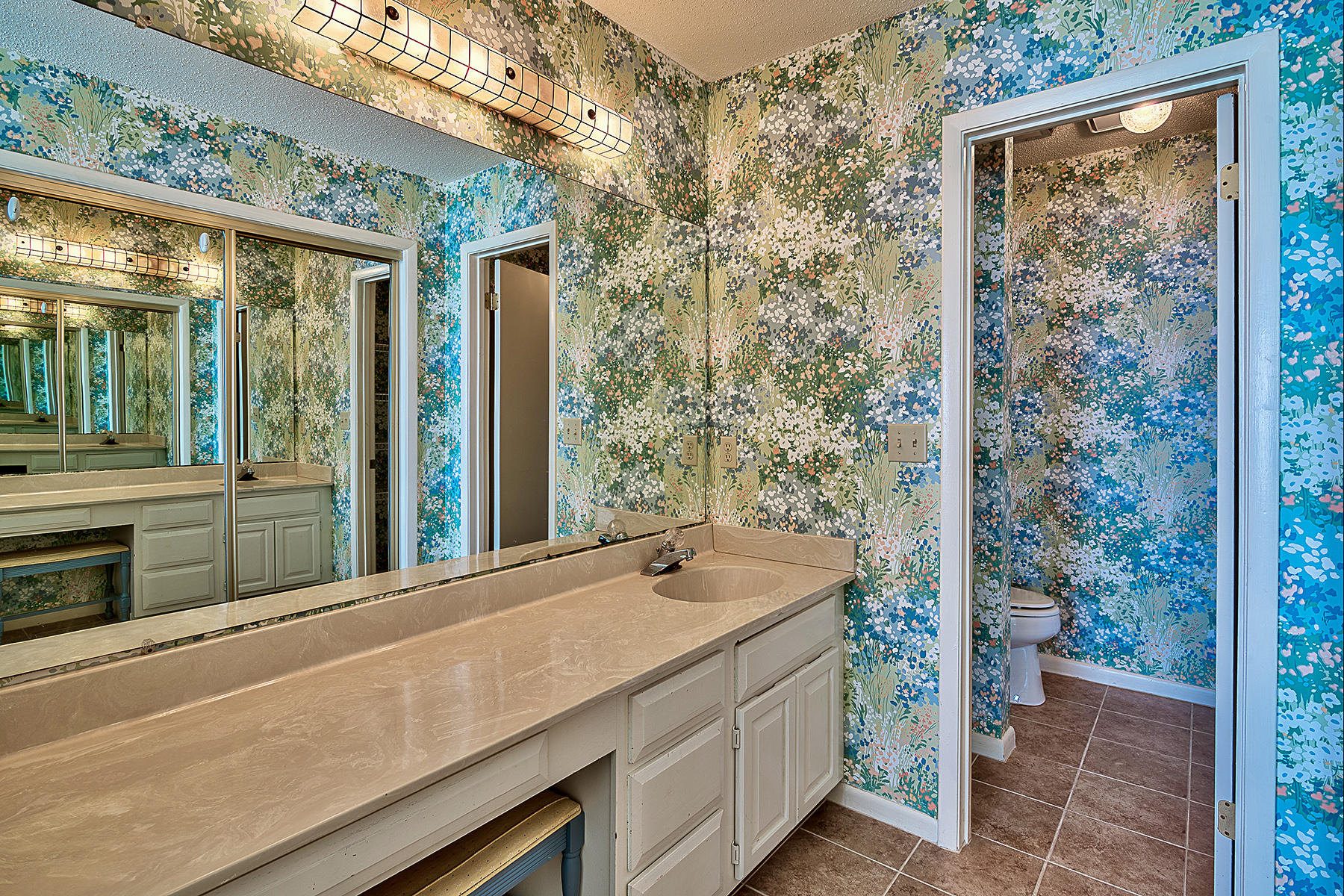 SEA SHADOWS T/H - Residential