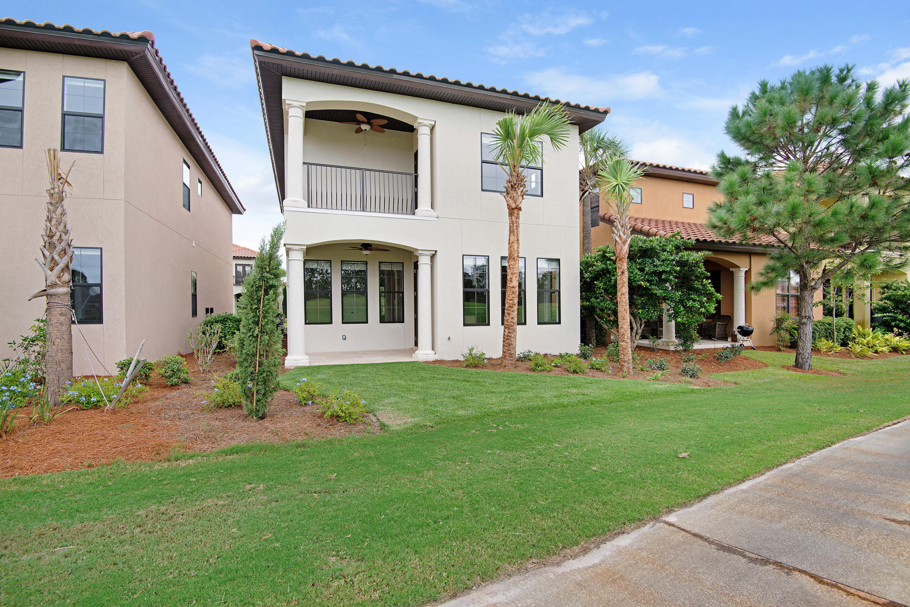 VILLA LAGO - Residential