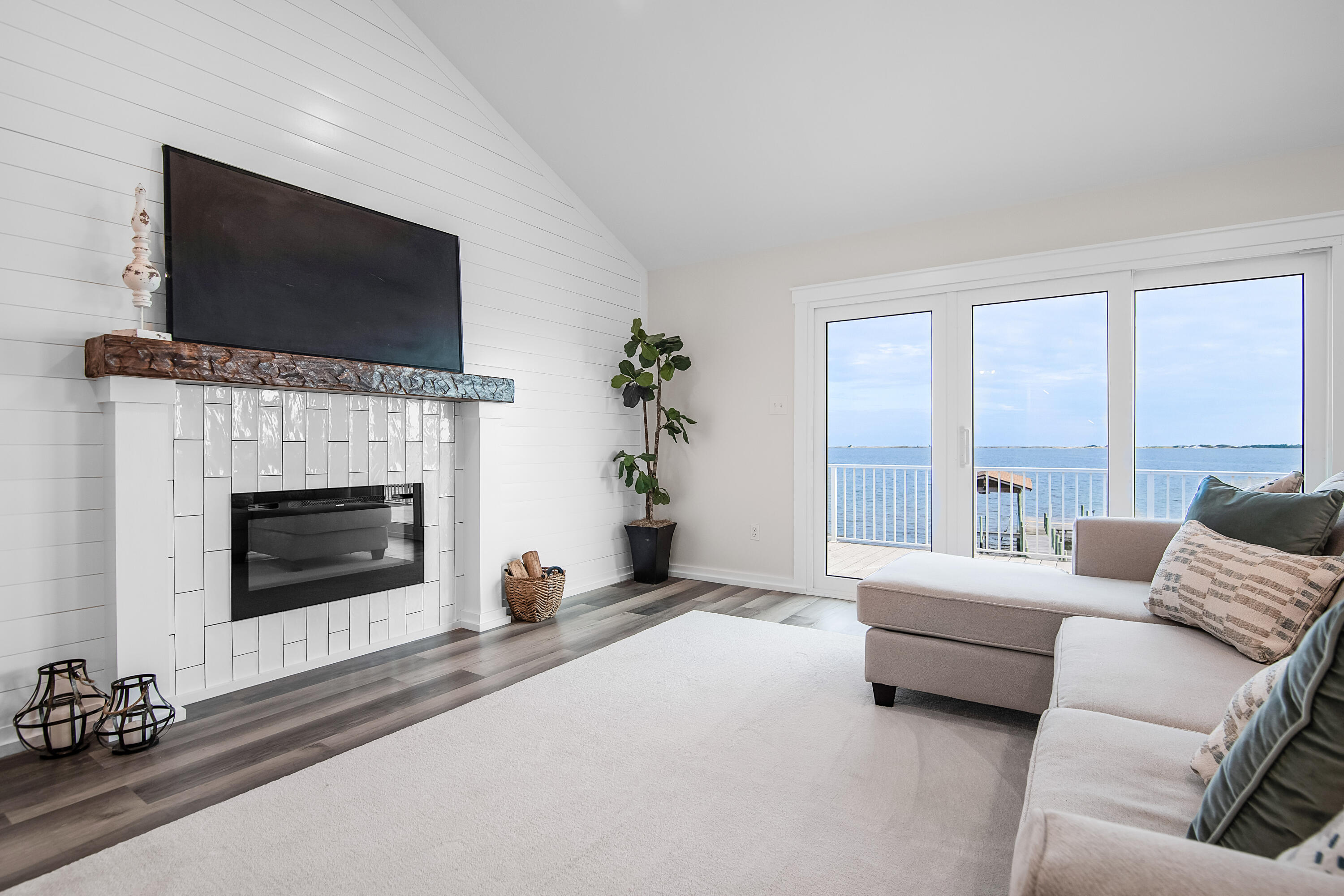 SOUTH RNG 25 WATER - Residential