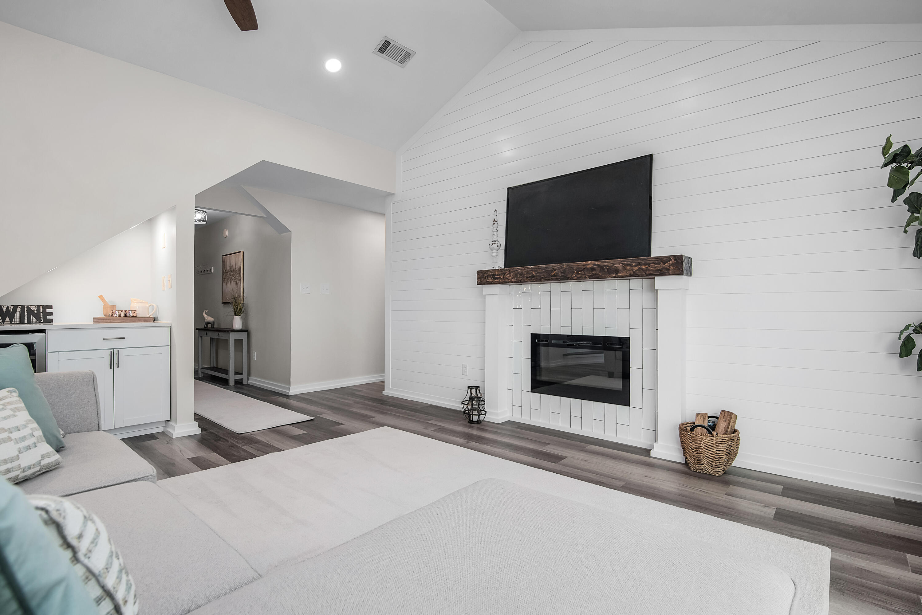 SOUTH RNG 25 WATER - Residential