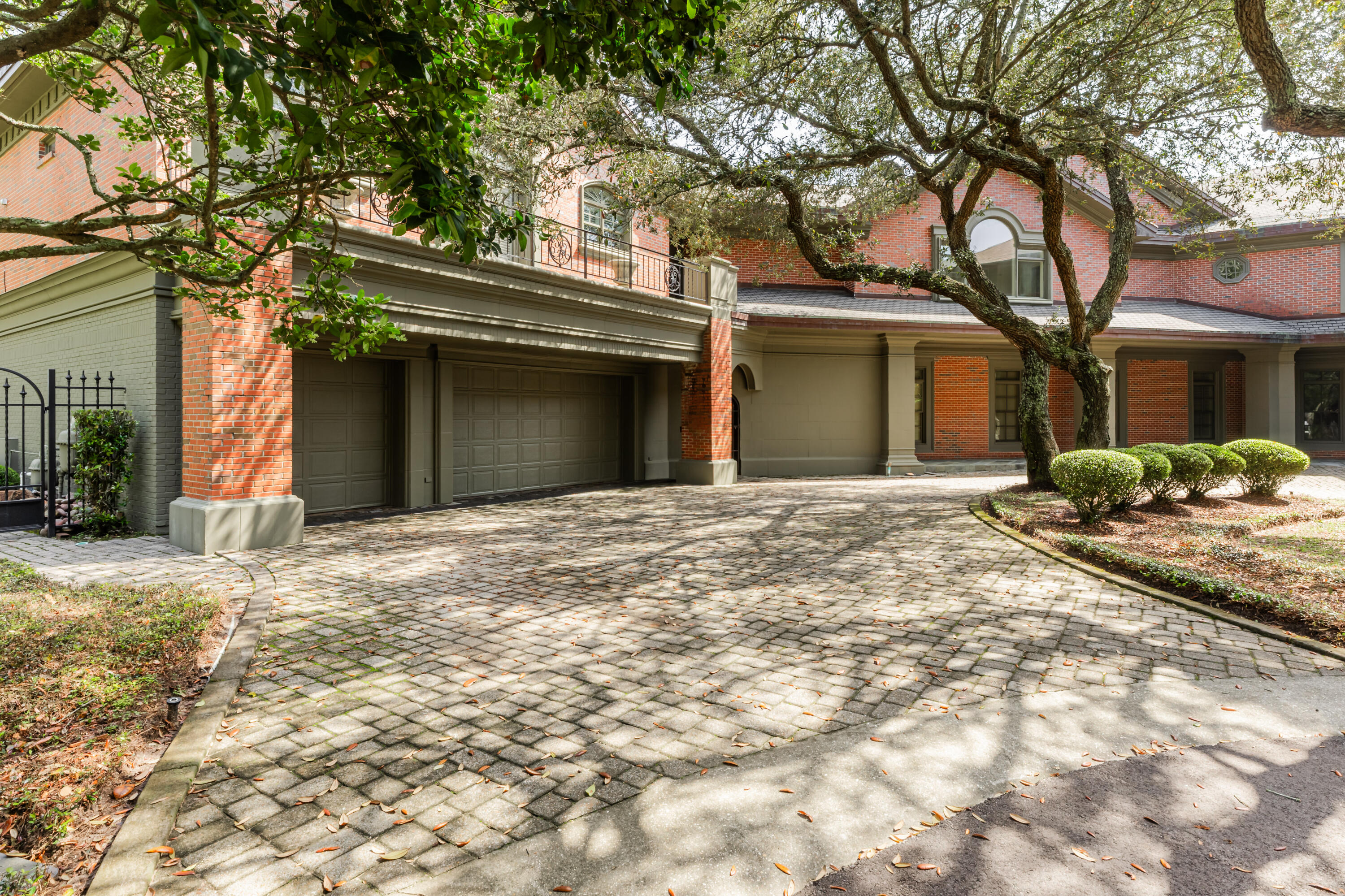 CARLAN SHORES - Residential