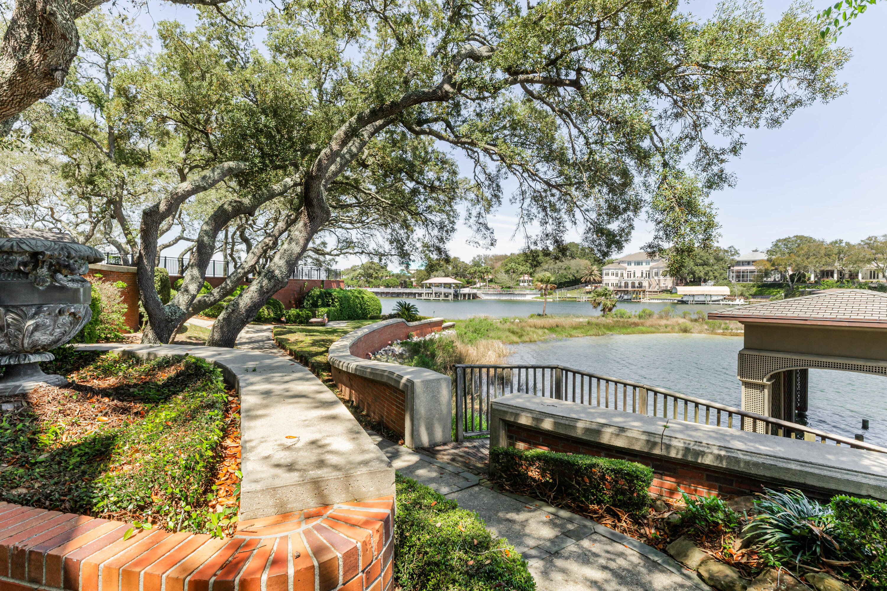 CARLAN SHORES - Residential