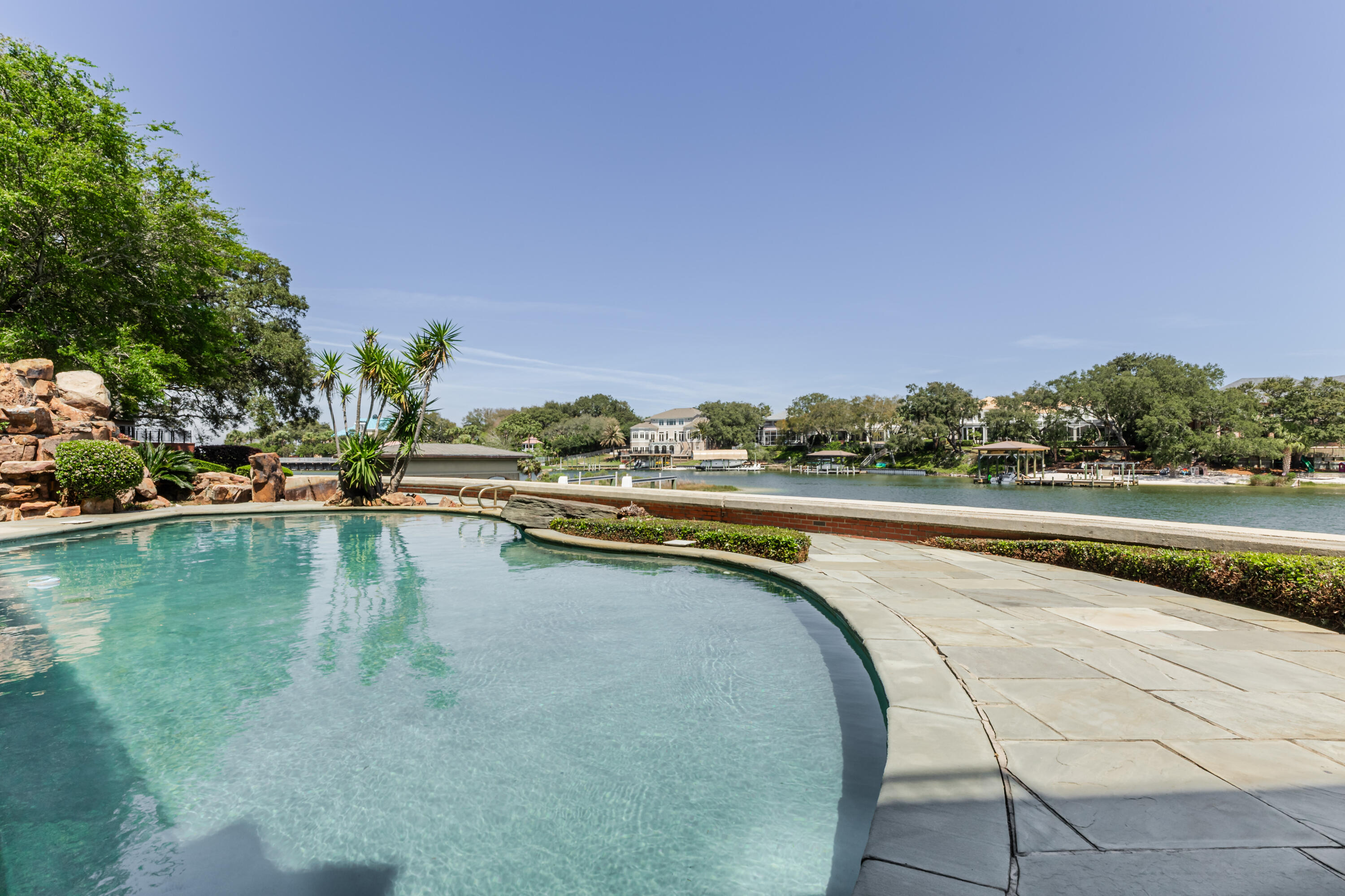 CARLAN SHORES - Residential