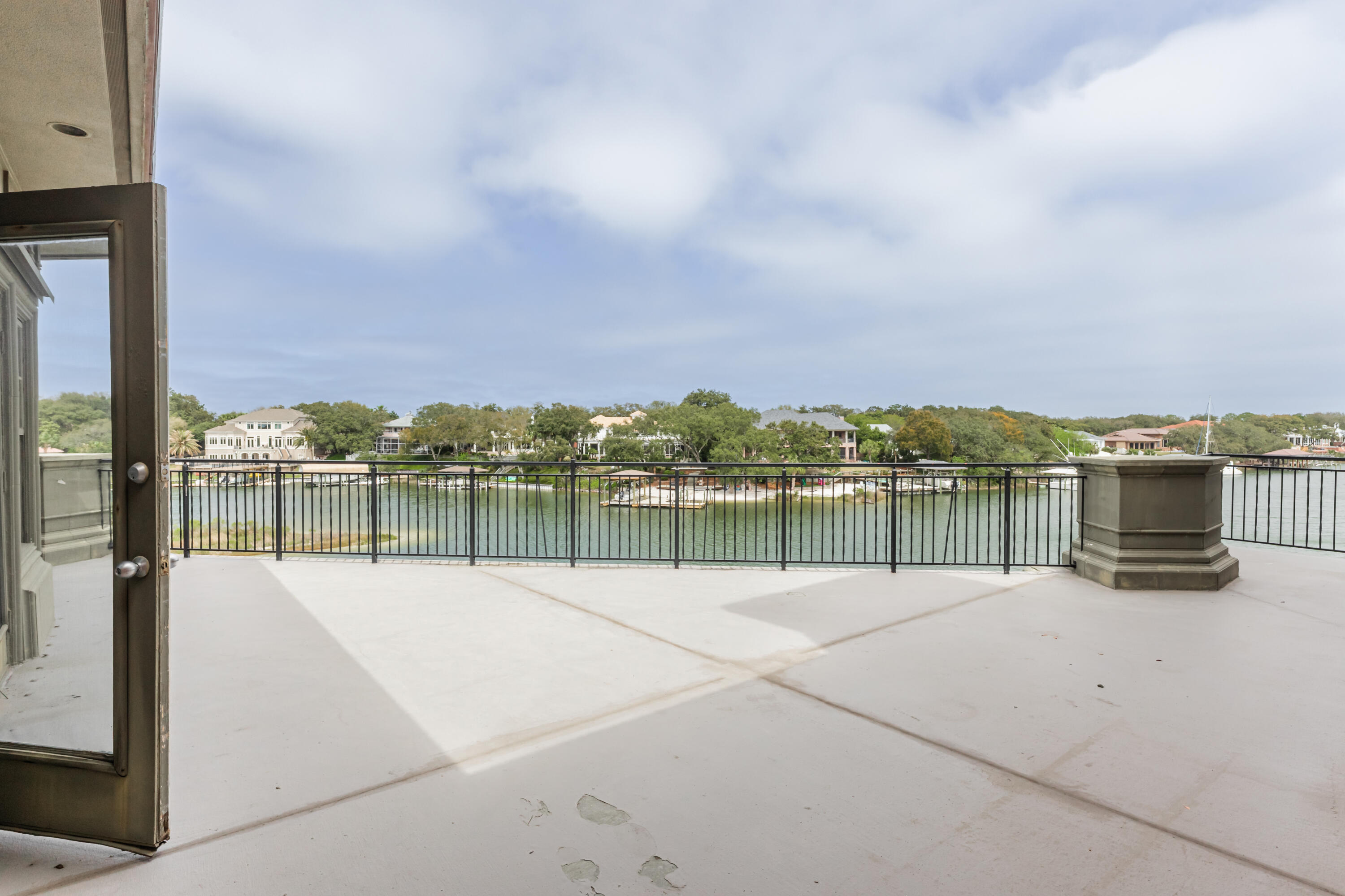 CARLAN SHORES - Residential