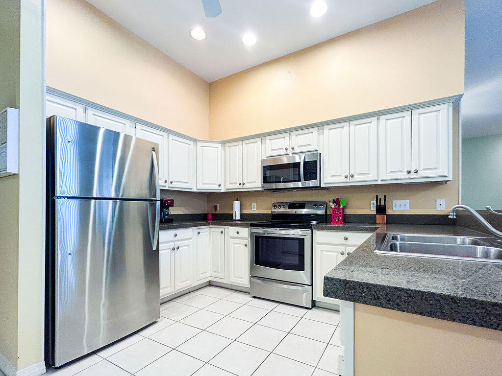 ROCKY BAYOU COUNTRY CLUB ESTATES 9 - Residential