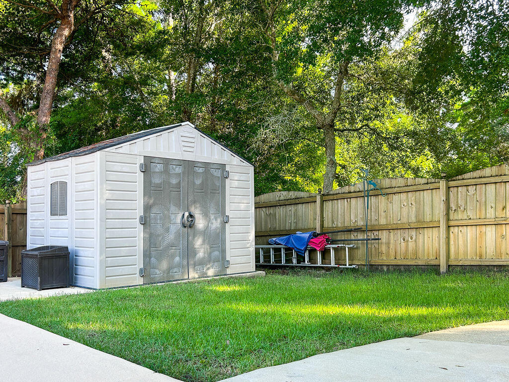 ROCKY BAYOU COUNTRY CLUB ESTATES 9 - Residential