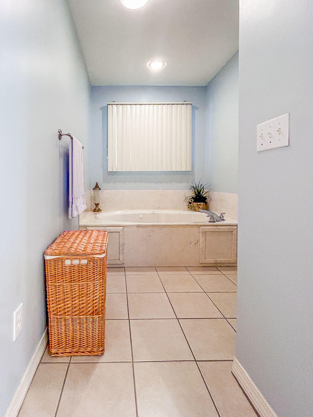 ROCKY BAYOU COUNTRY CLUB ESTATES 9 - Residential