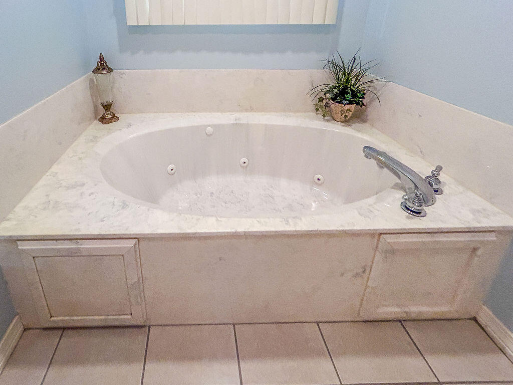 ROCKY BAYOU COUNTRY CLUB ESTATES 9 - Residential