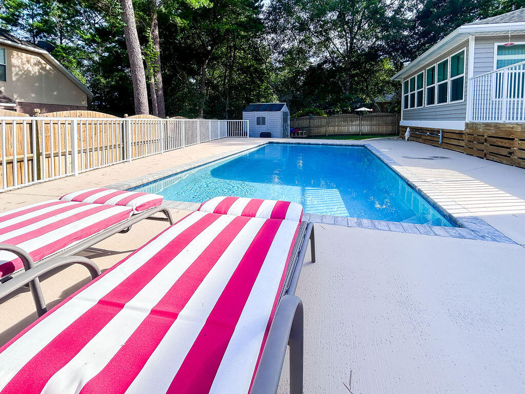 ROCKY BAYOU COUNTRY CLUB ESTATES 9 - Residential